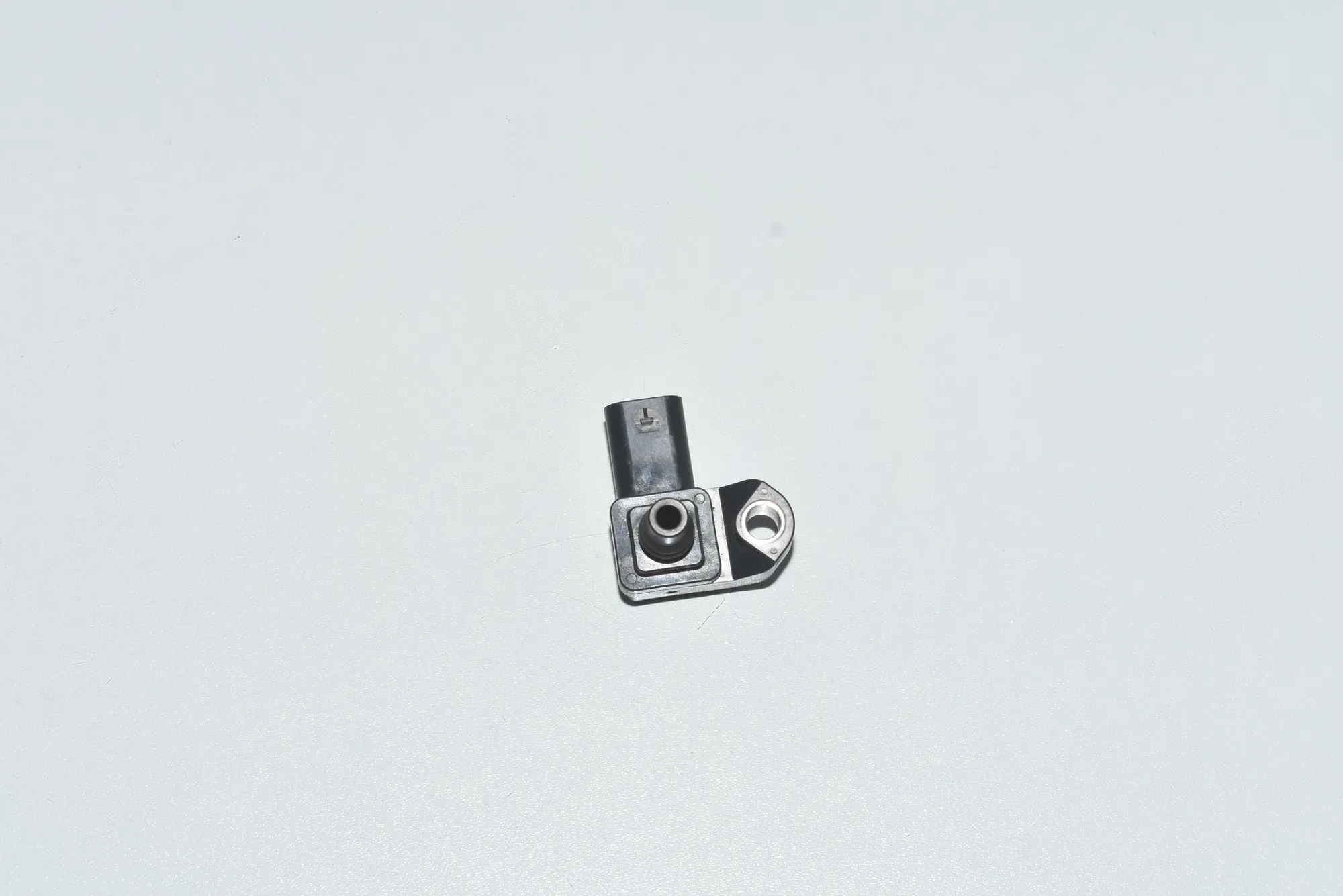 Intake Manifold Pressure Sensor – OEM 13627804742 · BMW 5 (F10) 525 d 2010