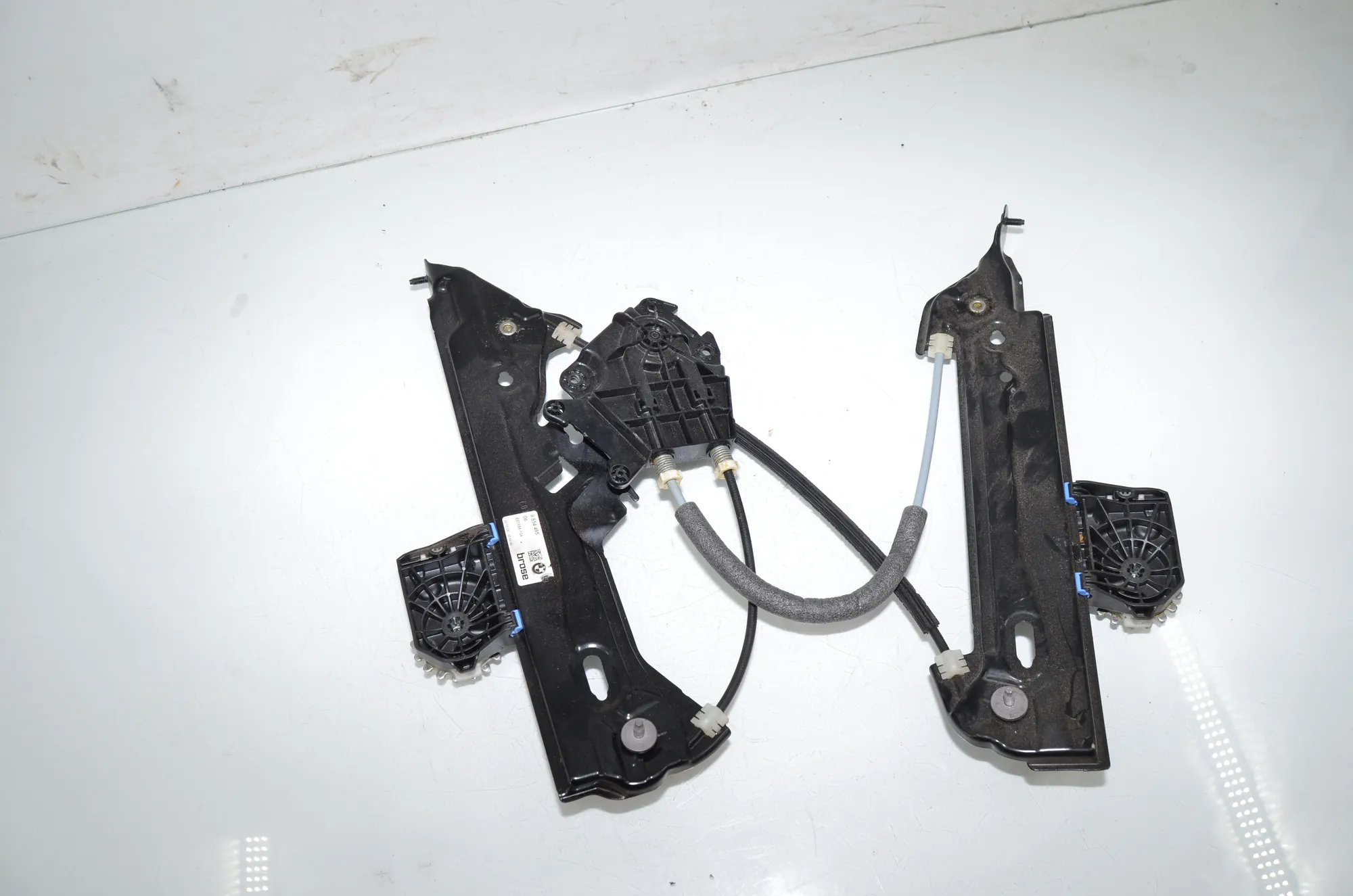 Rear Left Door Window Regulator – OEM 9854495 · BMW i4 (G26) BMW i4 (G26) eDrive35 2022 – 2