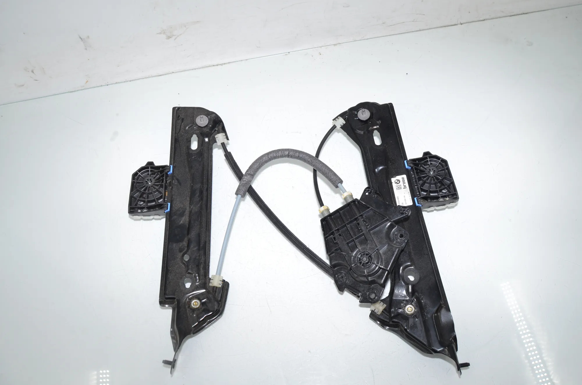 Rear Left Door Window Regulator – OEM 9854495 · BMW i4 (G26) BMW i4 (G26) eDrive35 2022