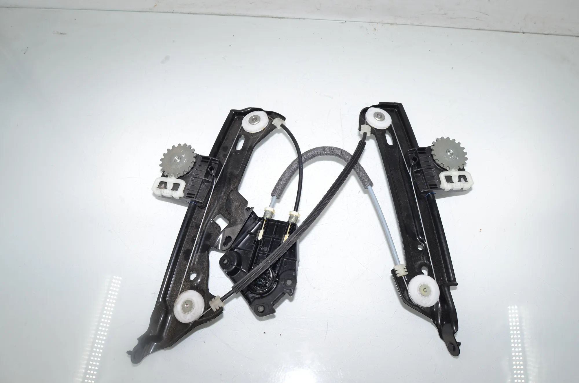 Rear Left Door Window Regulator – OEM 9854495 · BMW i4 (G26) BMW i4 (G26) eDrive35 2022 – 3