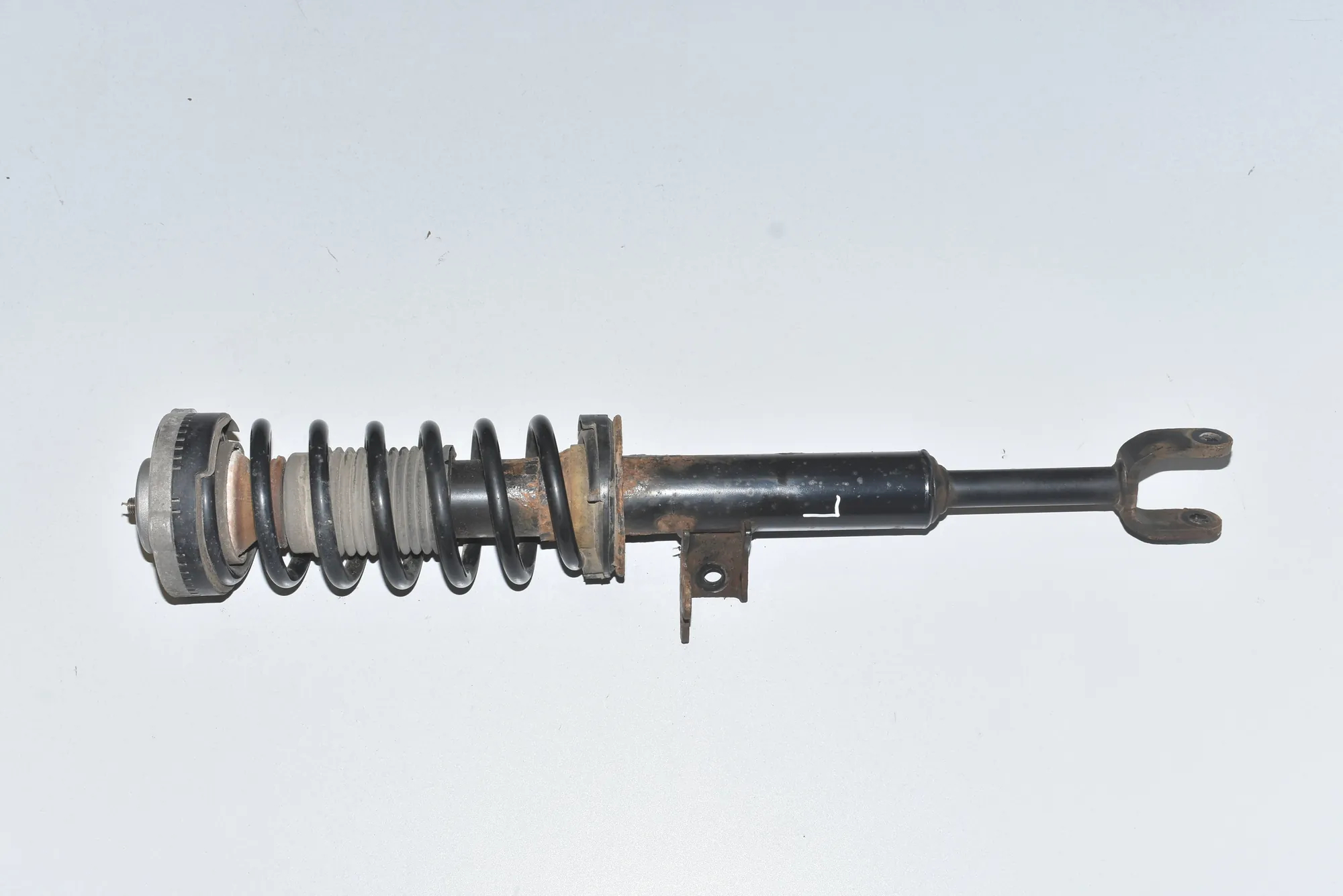 Front Left Shock Absorber – OEM 31316775575 · BMW 5 (F10) 525 d 2010