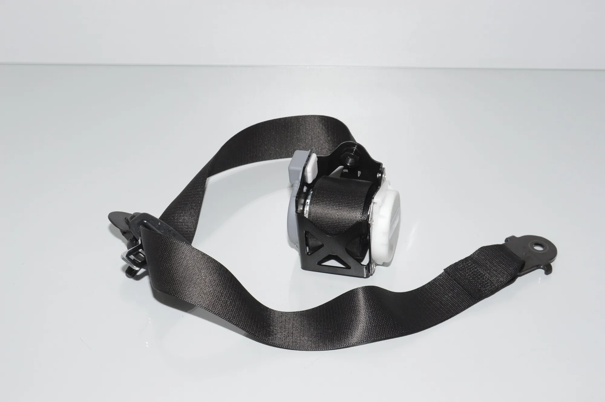 Front Right Seatbelt – OEM 7161042 · BMW X5 (E70) M 50 d 2012
