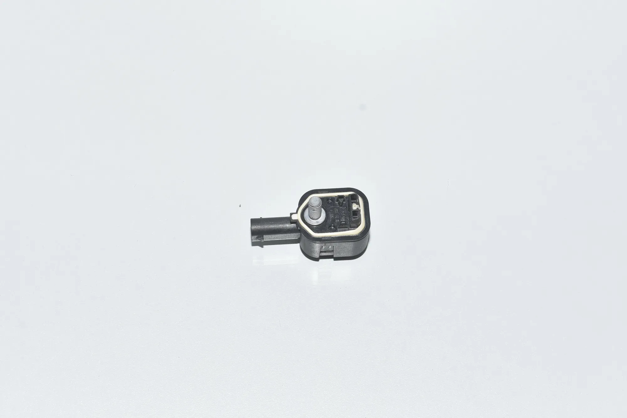 Left Side Impact Sensor – OEM 65779224178 · BMW 5 Touring (F11) 530 d 2013 – 3
