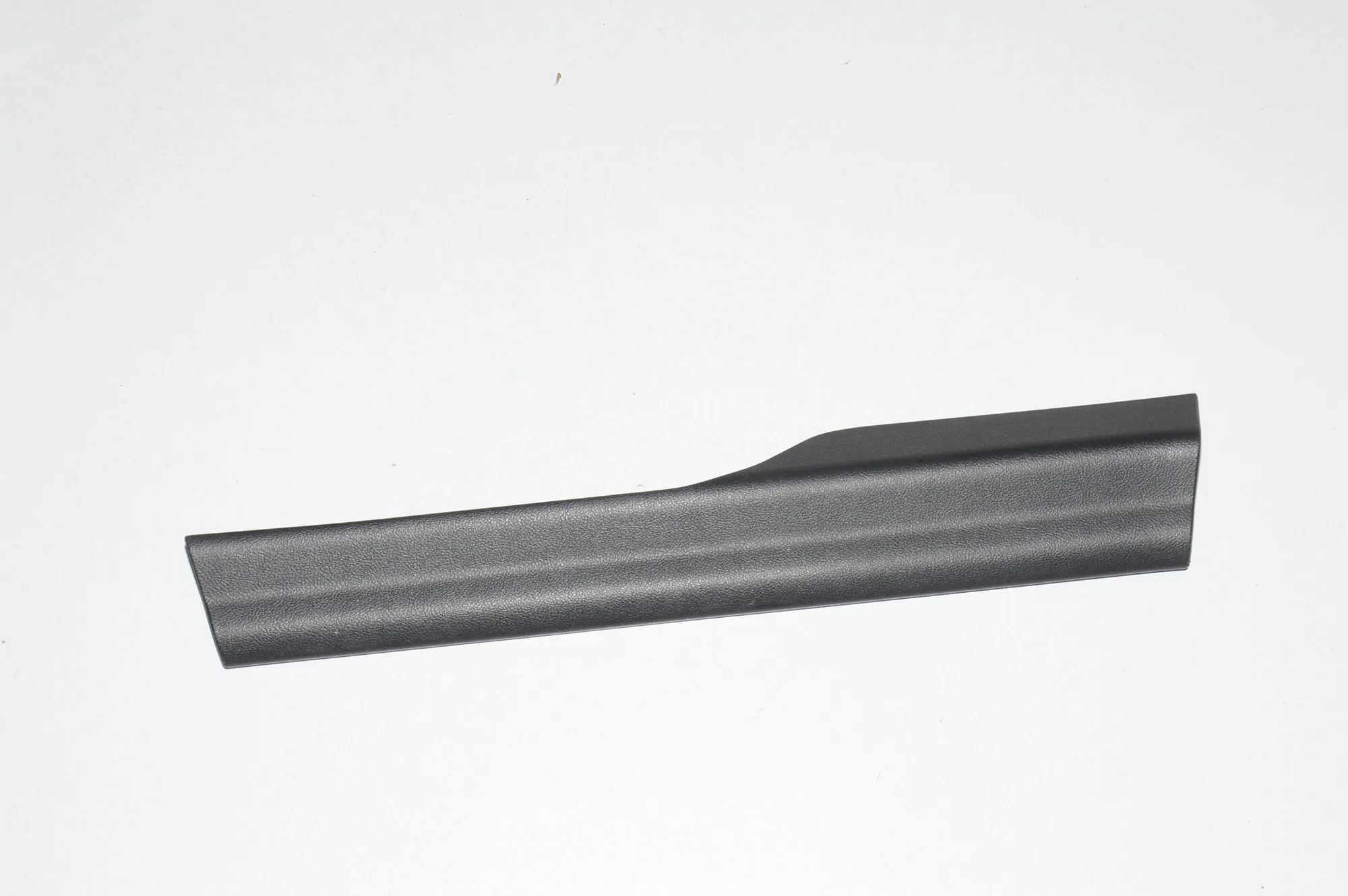 Front Right Interior Step Trim – OEM 7398006 · BMW X3 (G01, F97) (2017 - -) xDrive 30d 2018
