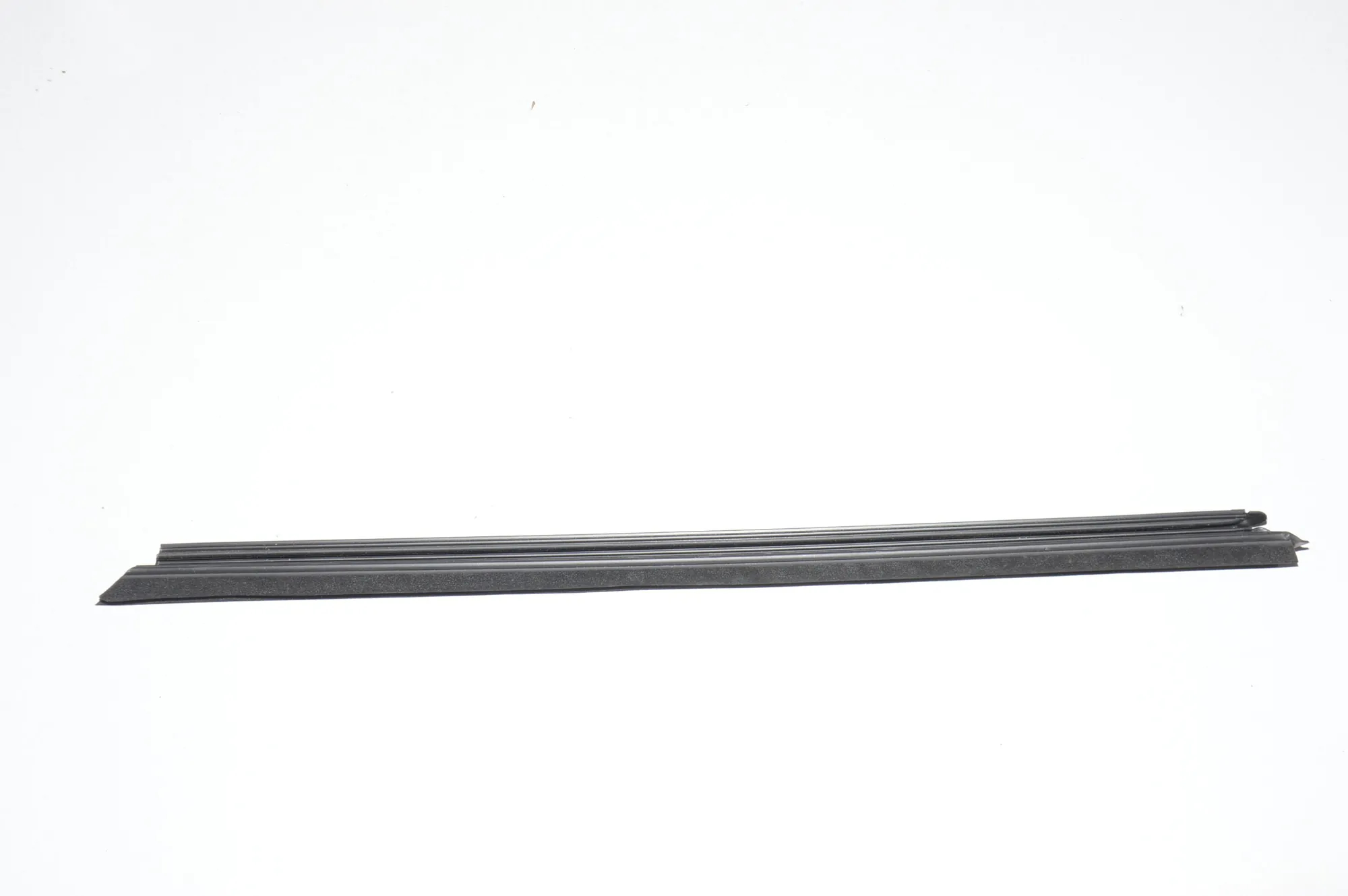 Front Left Door Window Strip – OEM 51337393417 · BMW X3 (G01, F97) (2017 - -) xDrive 30d 2018 – 2