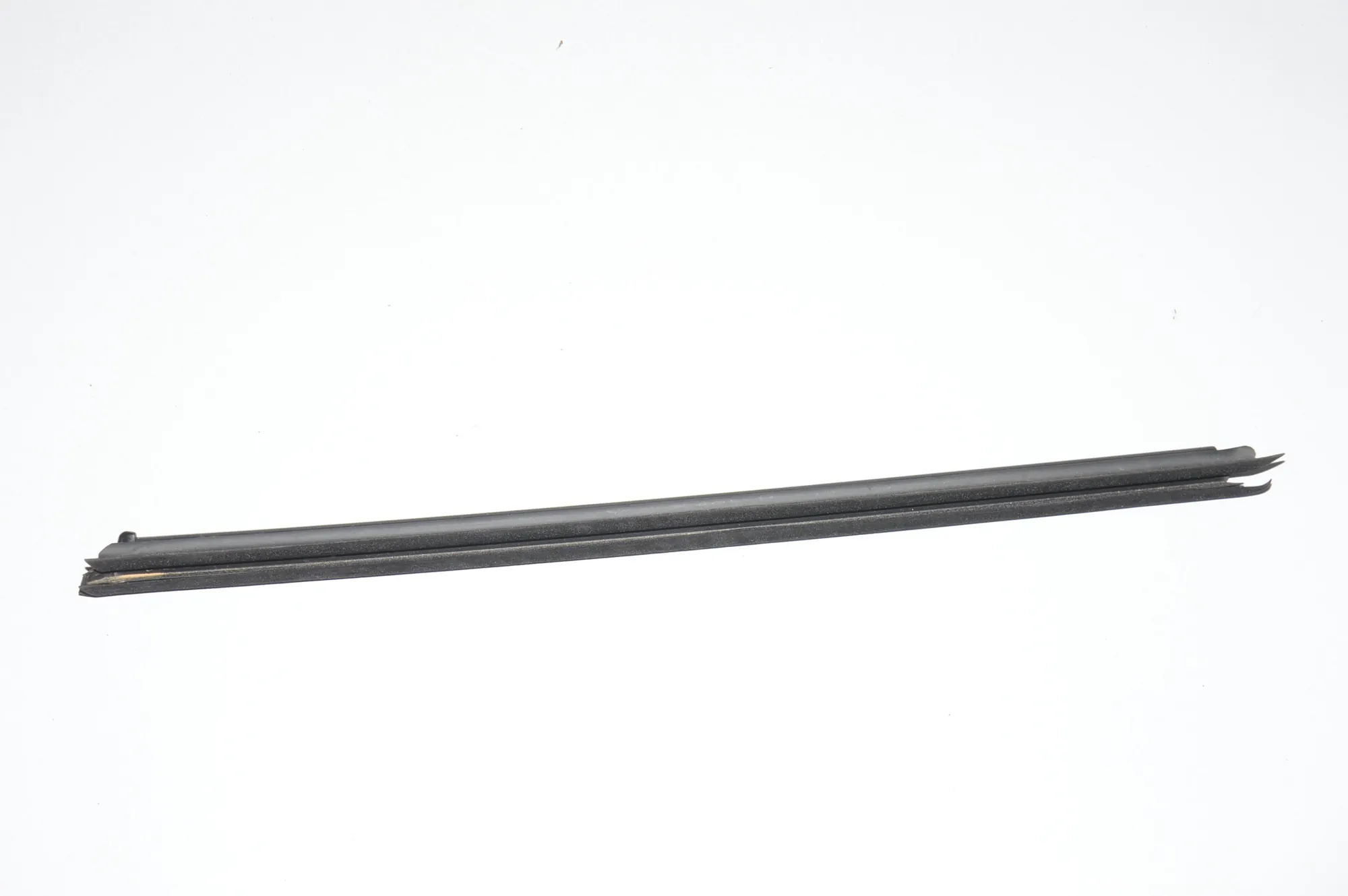 Front Left Door Window Strip – OEM 51337393417 · BMW X3 (G01, F97) (2017 - -) xDrive 30d 2018 – 4