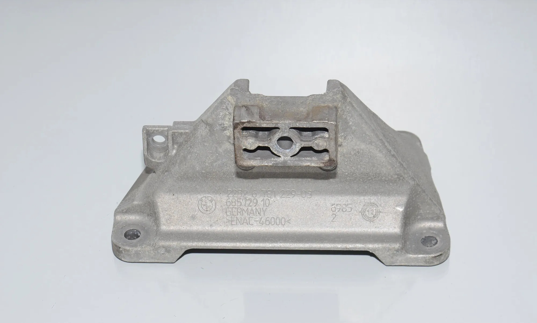 Gearbox Mount Bracket – OEM 6781229 · BMW 5 Touring (F11) 530 d 2013 – 2