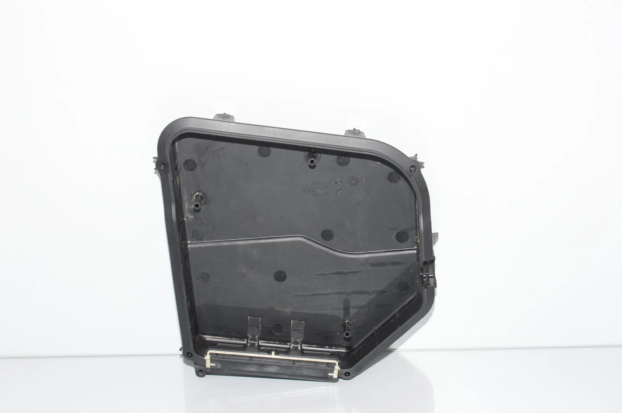 Fuse Box Cover – OEM 7555152 · BMW 5 Touring (F11) 530 d 2013 – 4