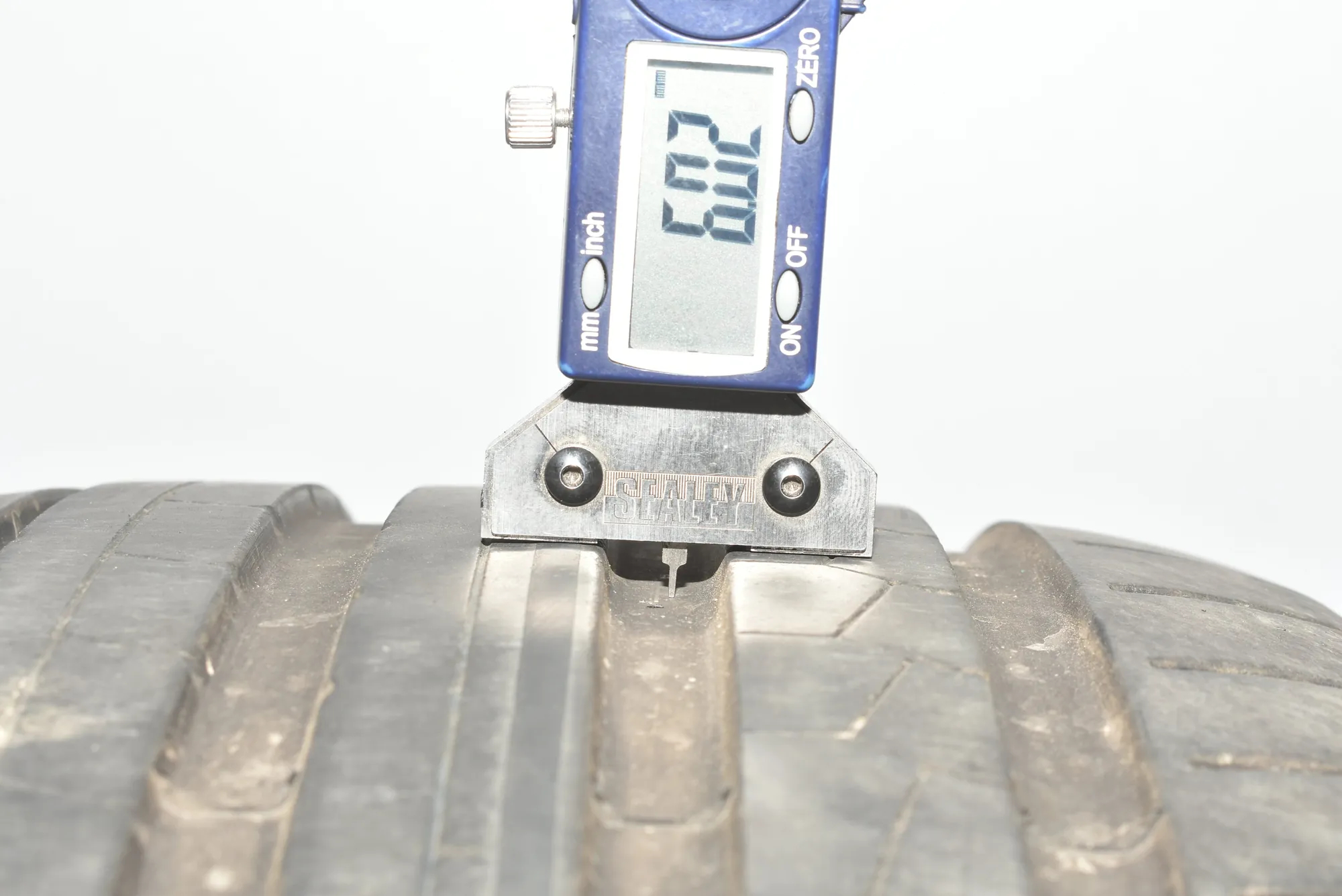 Tire · BMW 5 (F10) BMW 5 (F10) 520 d 2011 – 6
