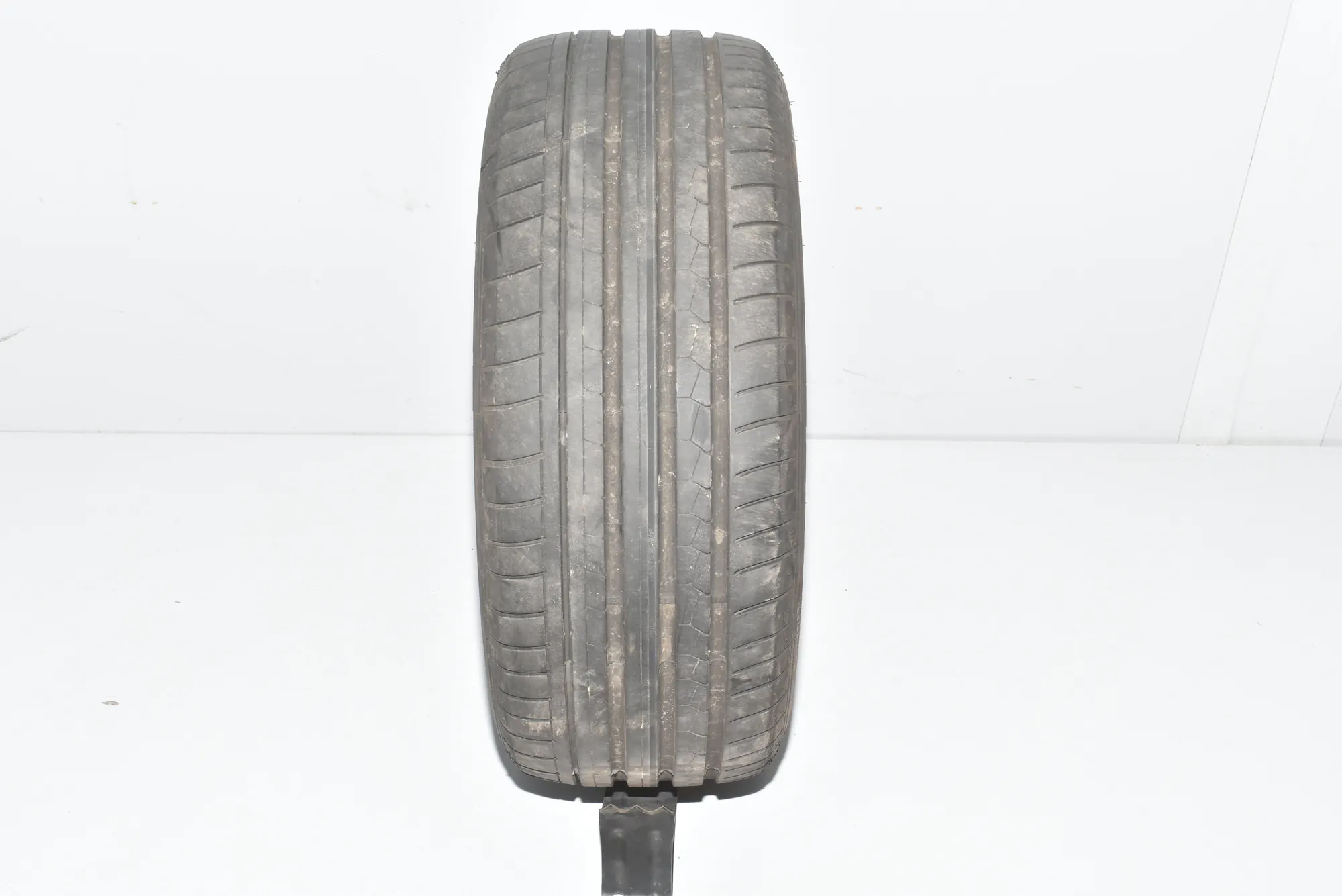 Tire · BMW 5 (F10) BMW 5 (F10) 520 d 2011