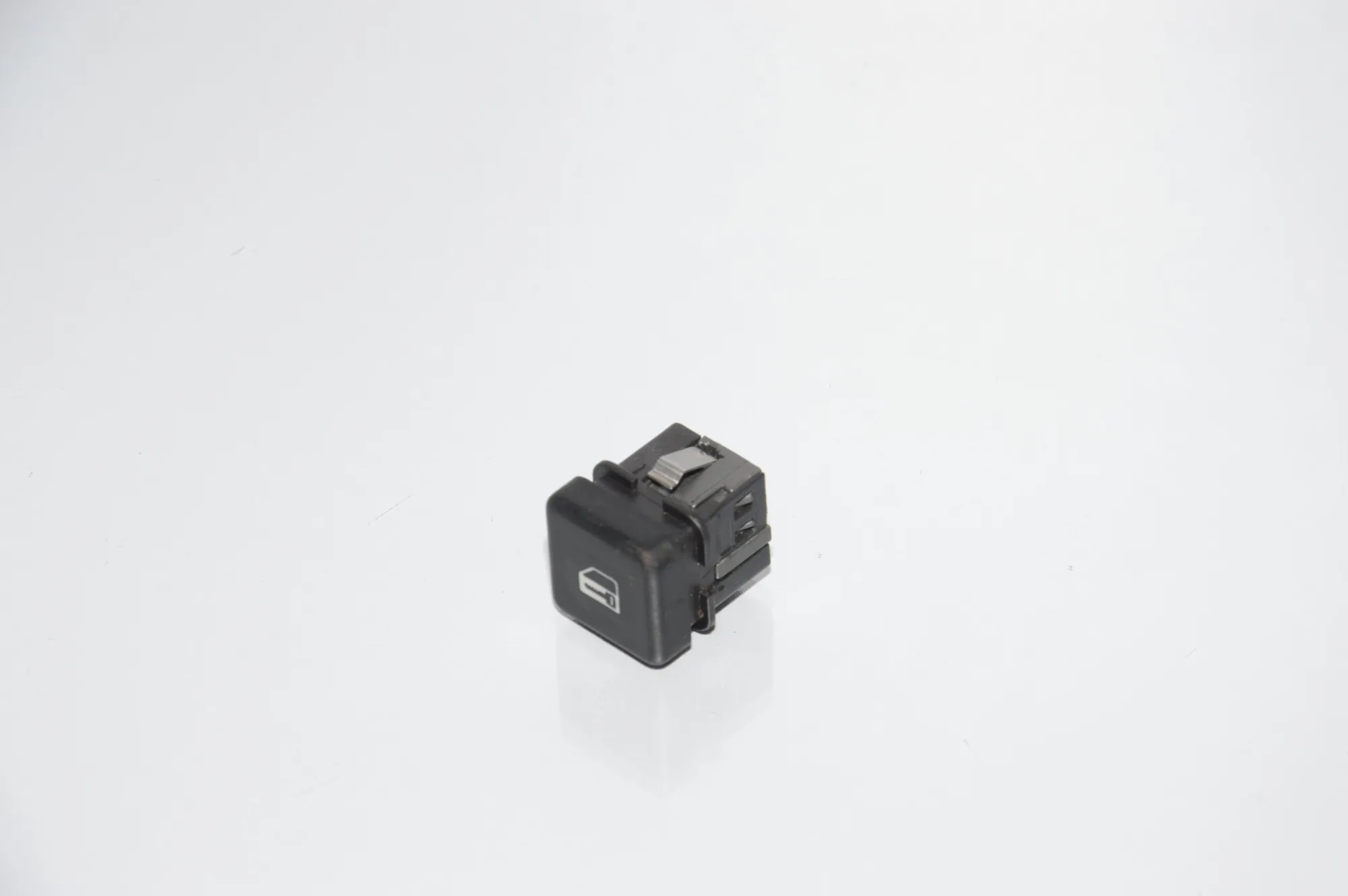Central Locking Switch – OEM 8360828 · BMW 5 Touring (E39) 525 d 2003 – 2