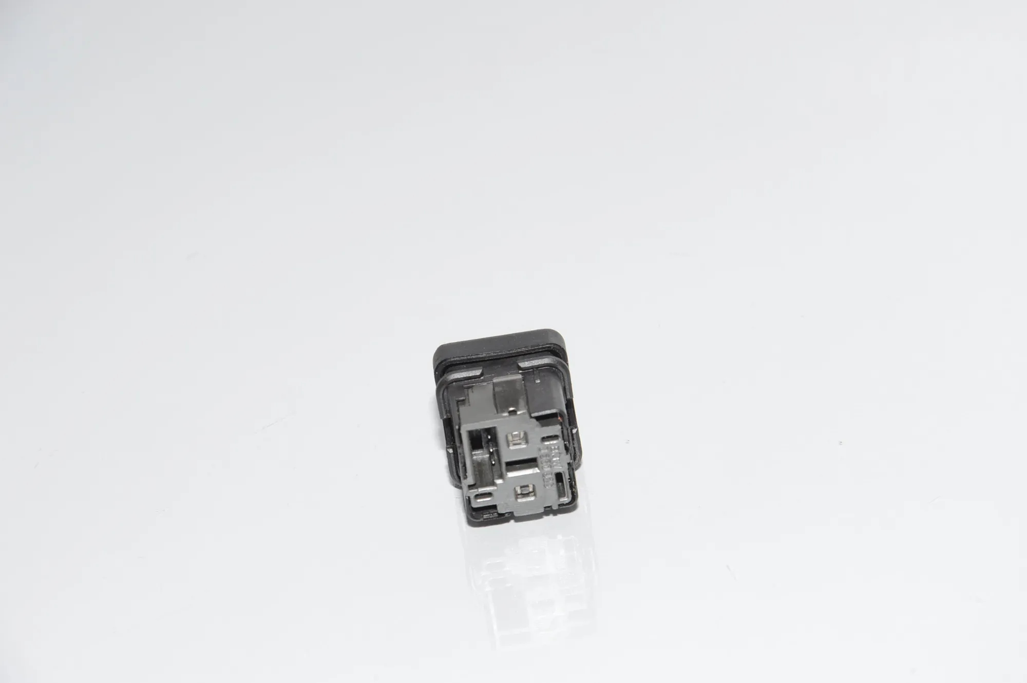 Central Locking Switch – OEM 8360828 · BMW 5 Touring (E39) 525 d 2003 – 3
