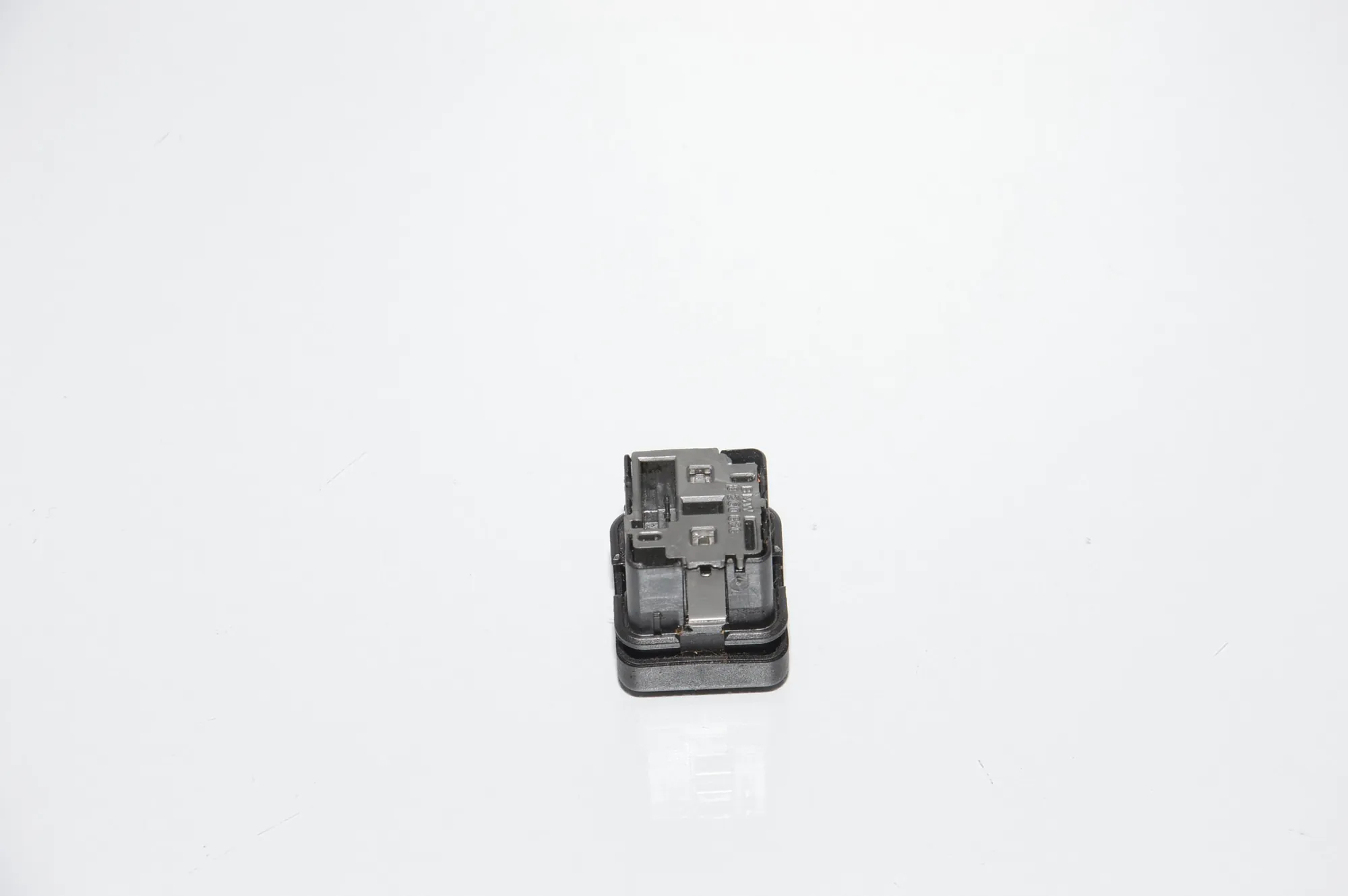 Central Locking Switch – OEM 8360828 · BMW 5 Touring (E39) 525 d 2003 – 4