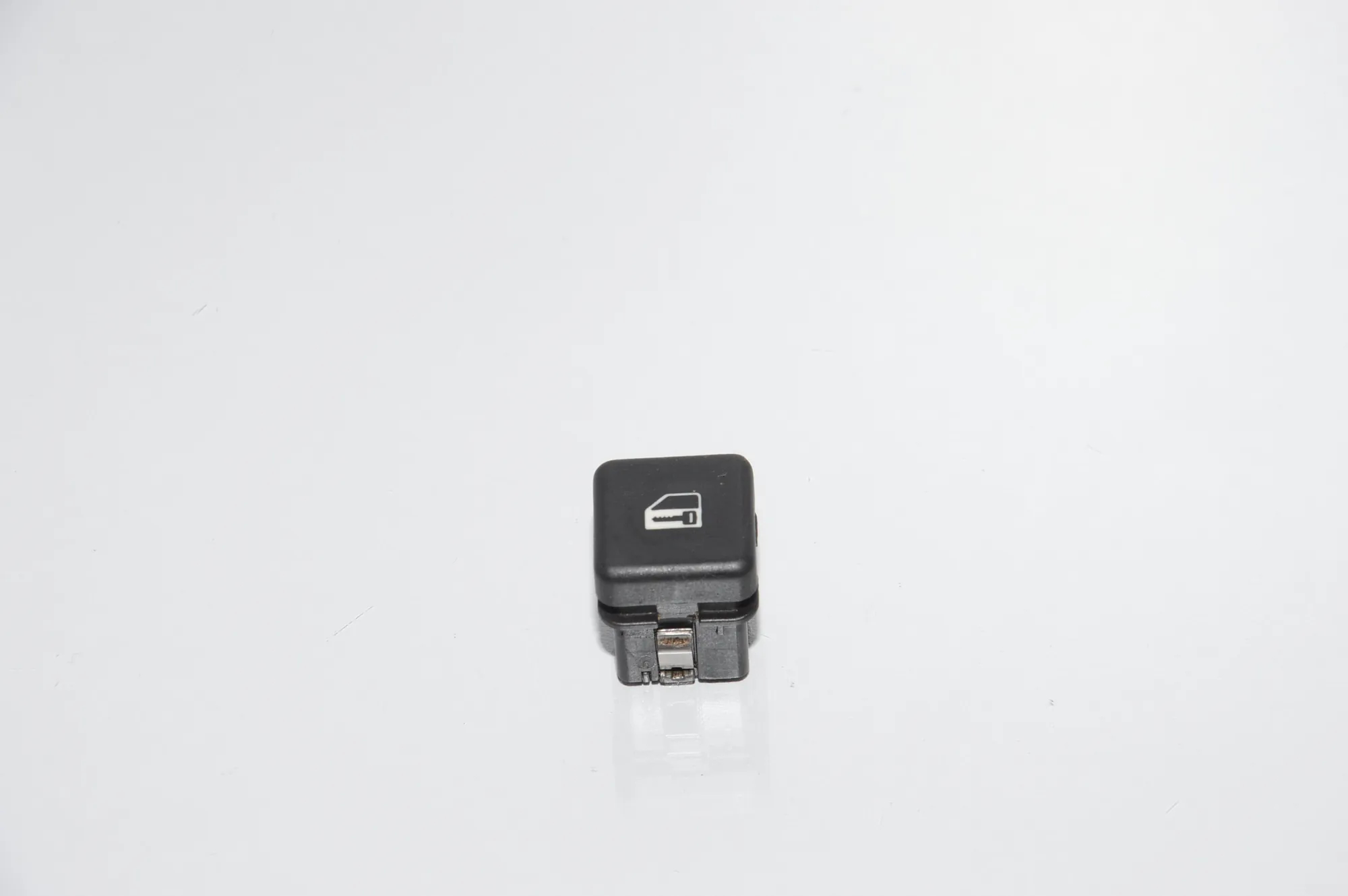 Central Locking Switch – OEM 8360828 · BMW 5 Touring (E39) 525 d 2003