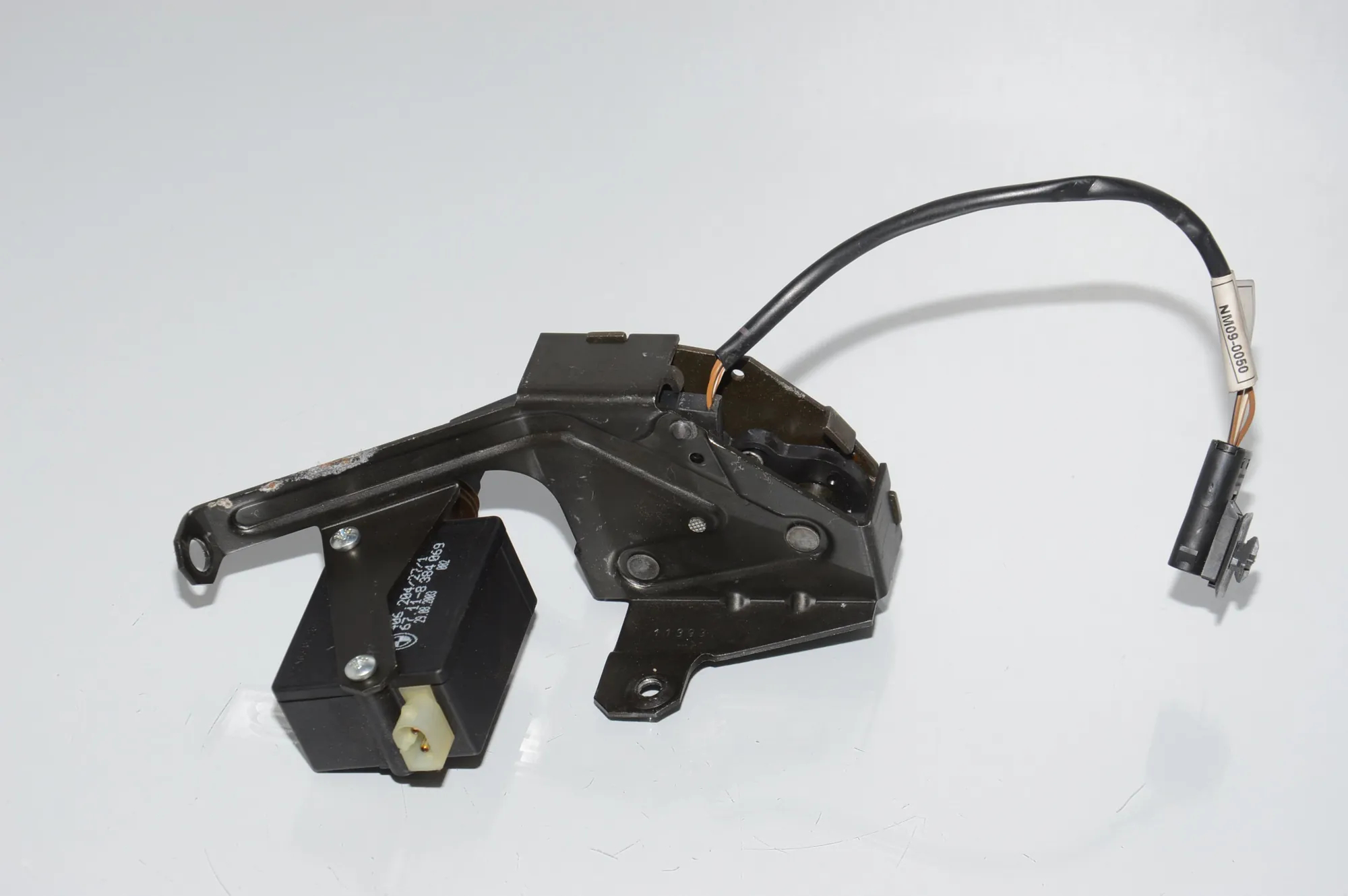 Tailgate Window Lock – OEM 8384069 · BMW 5 Touring (E39) 525 d 2003 – 3