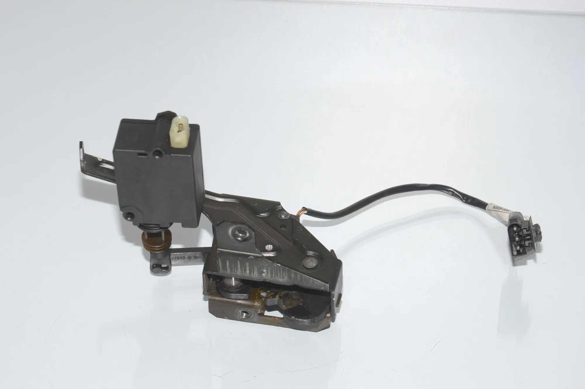 Tailgate Window Lock – OEM 8384069 · BMW 5 Touring (E39) 525 d 2003 – 4