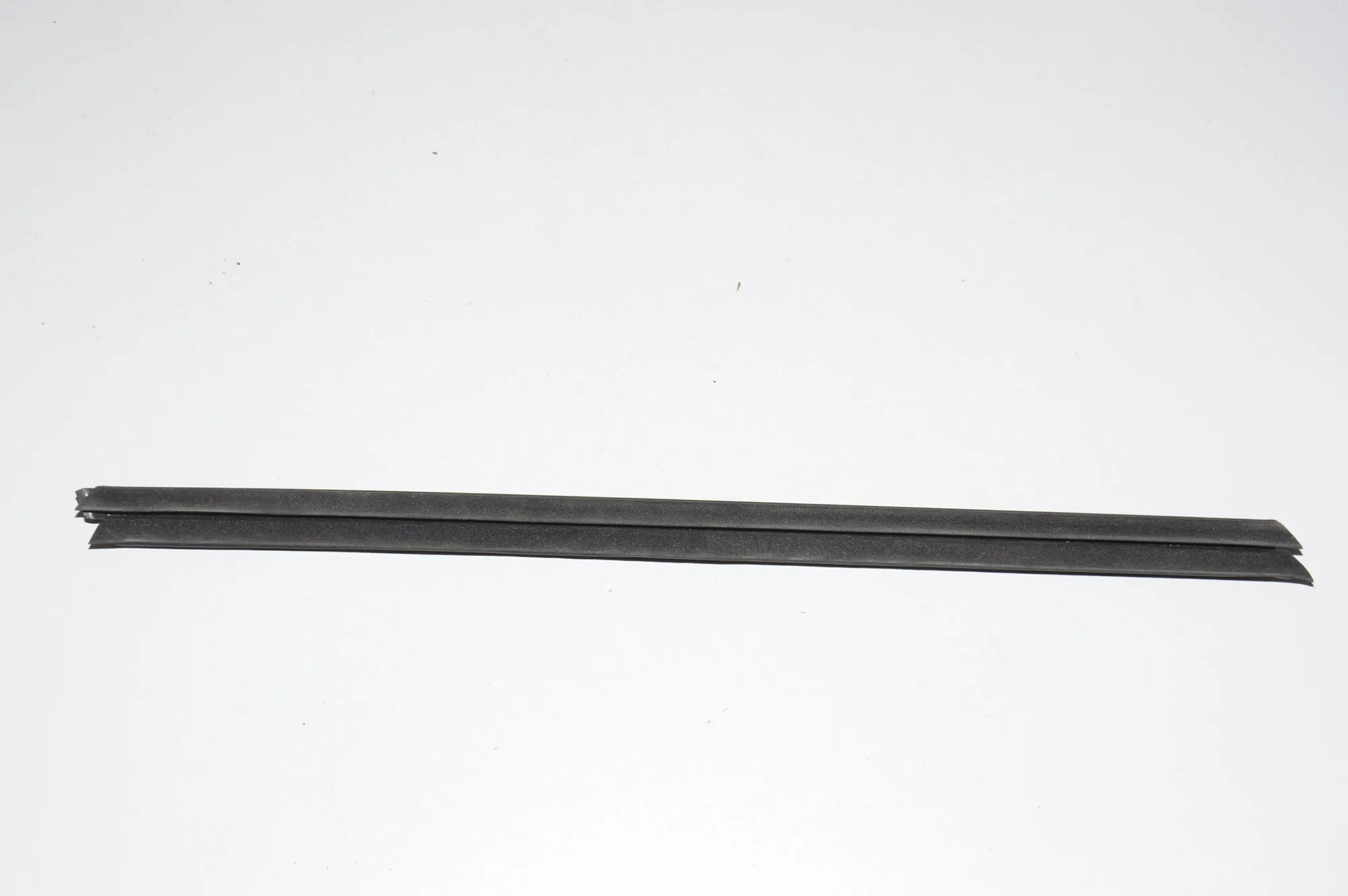 Front Left Door Window Strip – OEM 51337393417 · BMW X3 (G01, F97) (2017 - -) xDrive 30d 2018 – 4