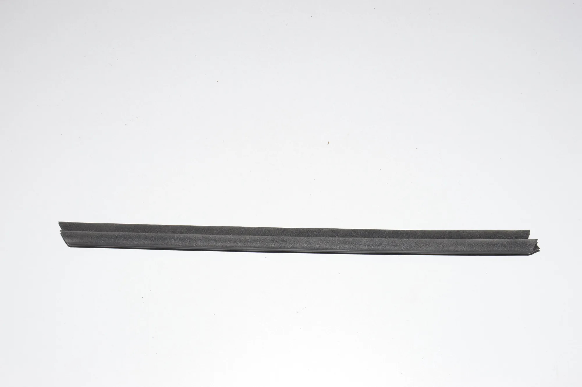 Front Left Door Window Strip – OEM 51337393417 · BMW X3 (G01, F97) (2017 - -) xDrive 30d 2018 – 3