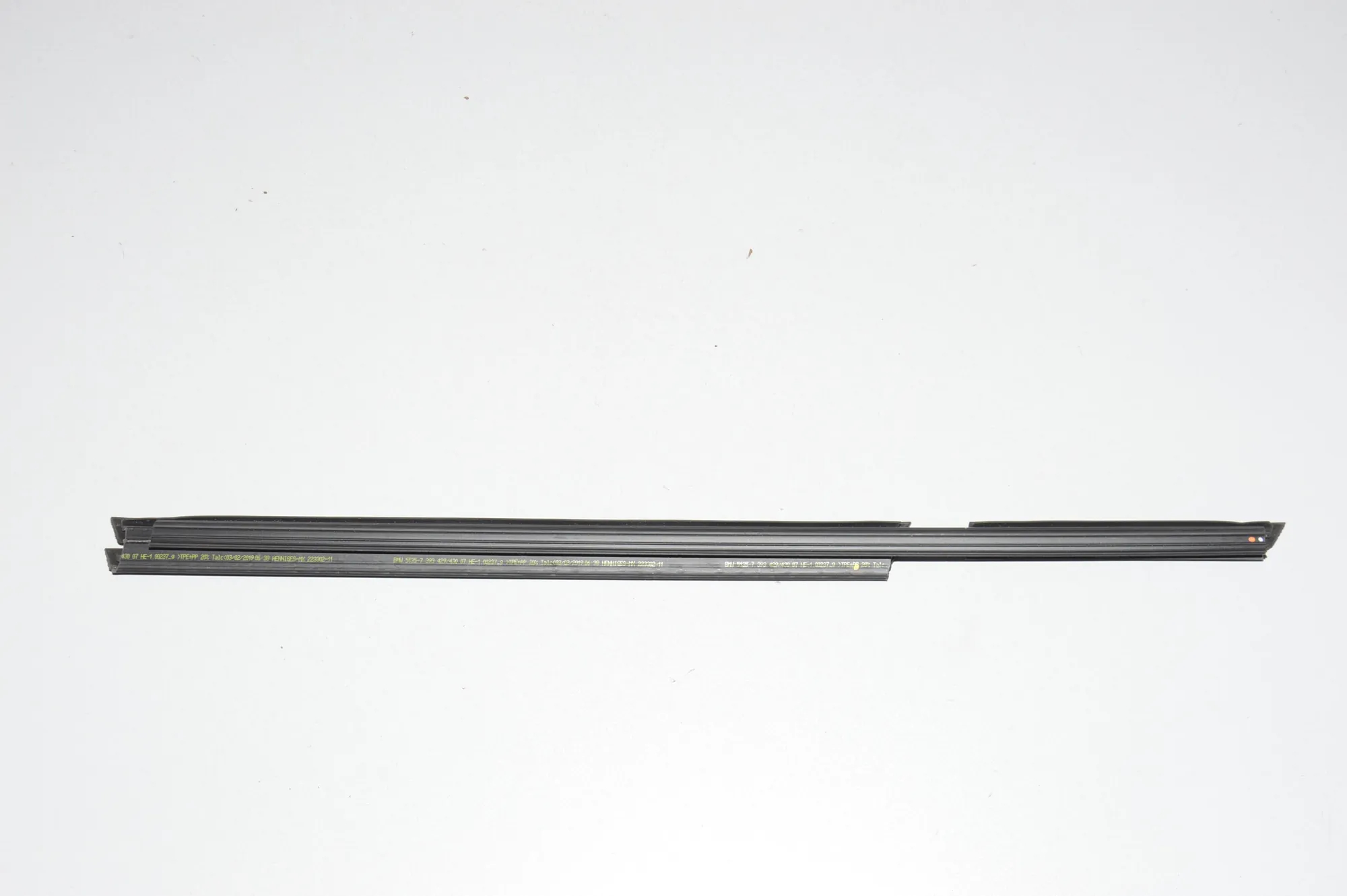 Rear Left Door Window Strip – OEM 51357393429 · BMW X3 (G01, F97) (2017 - -) xDrive 30d 2018 – 3