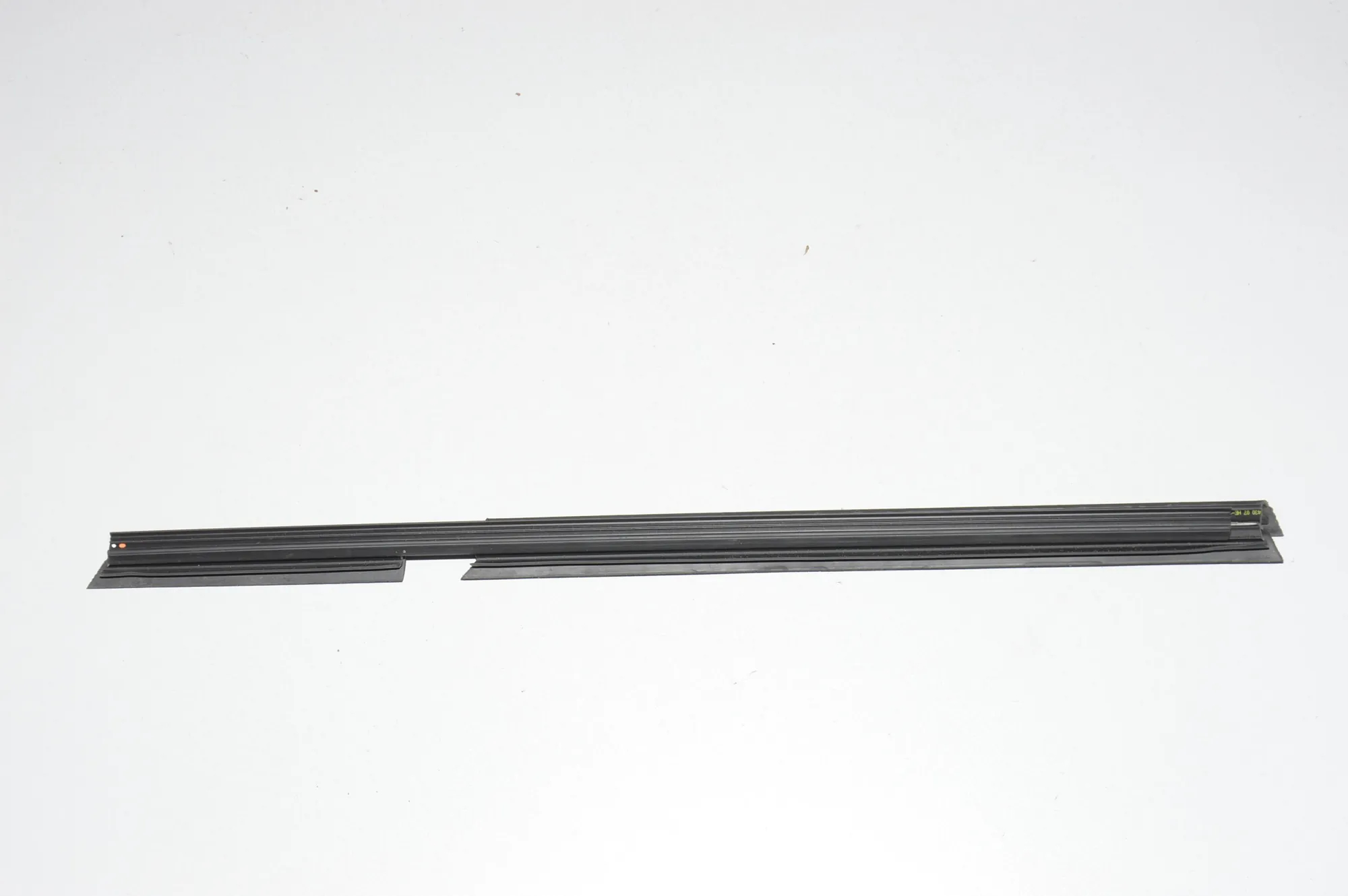 Rear Left Door Window Strip – OEM 51357393429 · BMW X3 (G01, F97) (2017 - -) xDrive 30d 2018 – 2
