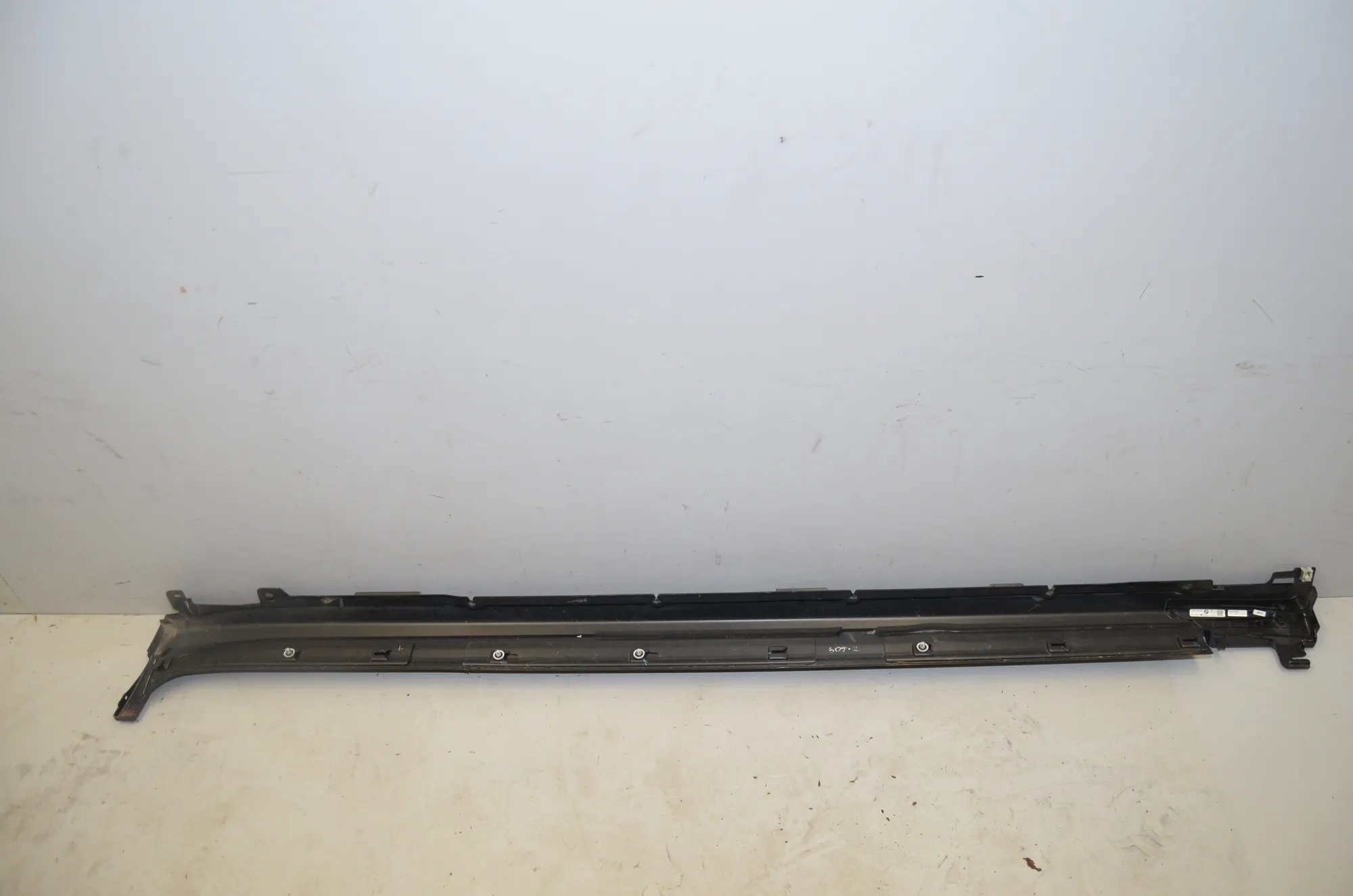 Right Side Plastic Sideskirt Cover – OEM 9850870 · BMW iX3 (G08) BMW iX3 (G08) Electric (286 HP) 2022 – 3