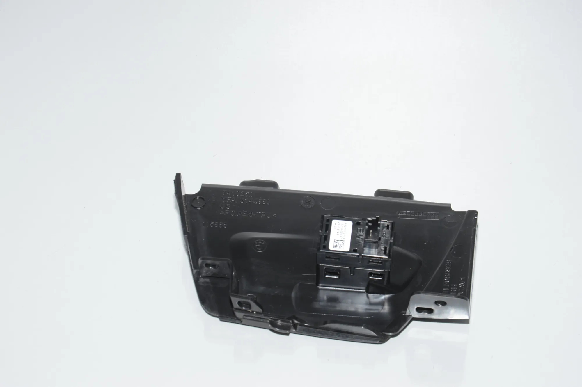 Rear Right Door Window Switch – OEM 7410250 · BMW X3 (G01, F97) (2017 - -) xDrive 30d 2018 – 4