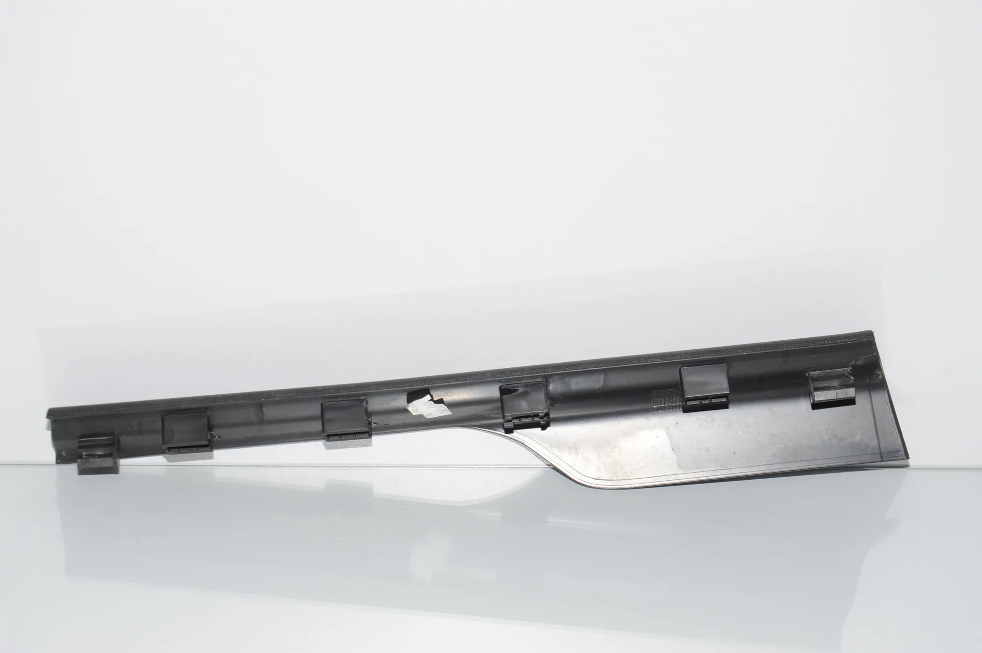 Front Right Interior Step Trim – OEM 7398006 · BMW X3 (G01, F97) BMW X3 (G01, F97) xDrive 30d 2018 – 3