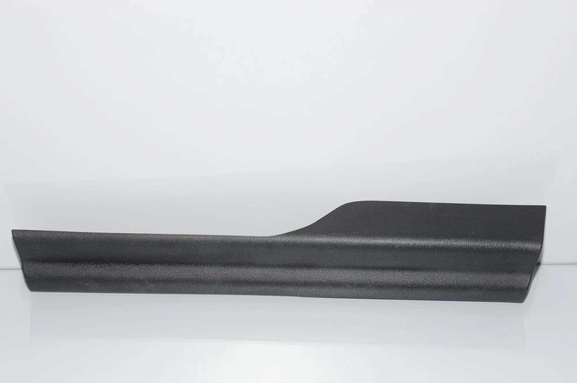 Front Right Interior Step Trim – OEM 7398006 · BMW X3 (G01, F97) BMW X3 (G01, F97) xDrive 30d 2018