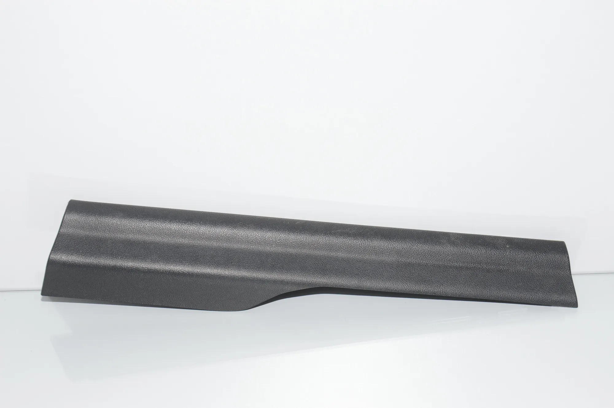 Front Right Interior Step Trim – OEM 7398006 · BMW X3 (G01, F97) BMW X3 (G01, F97) xDrive 30d 2018 – 2