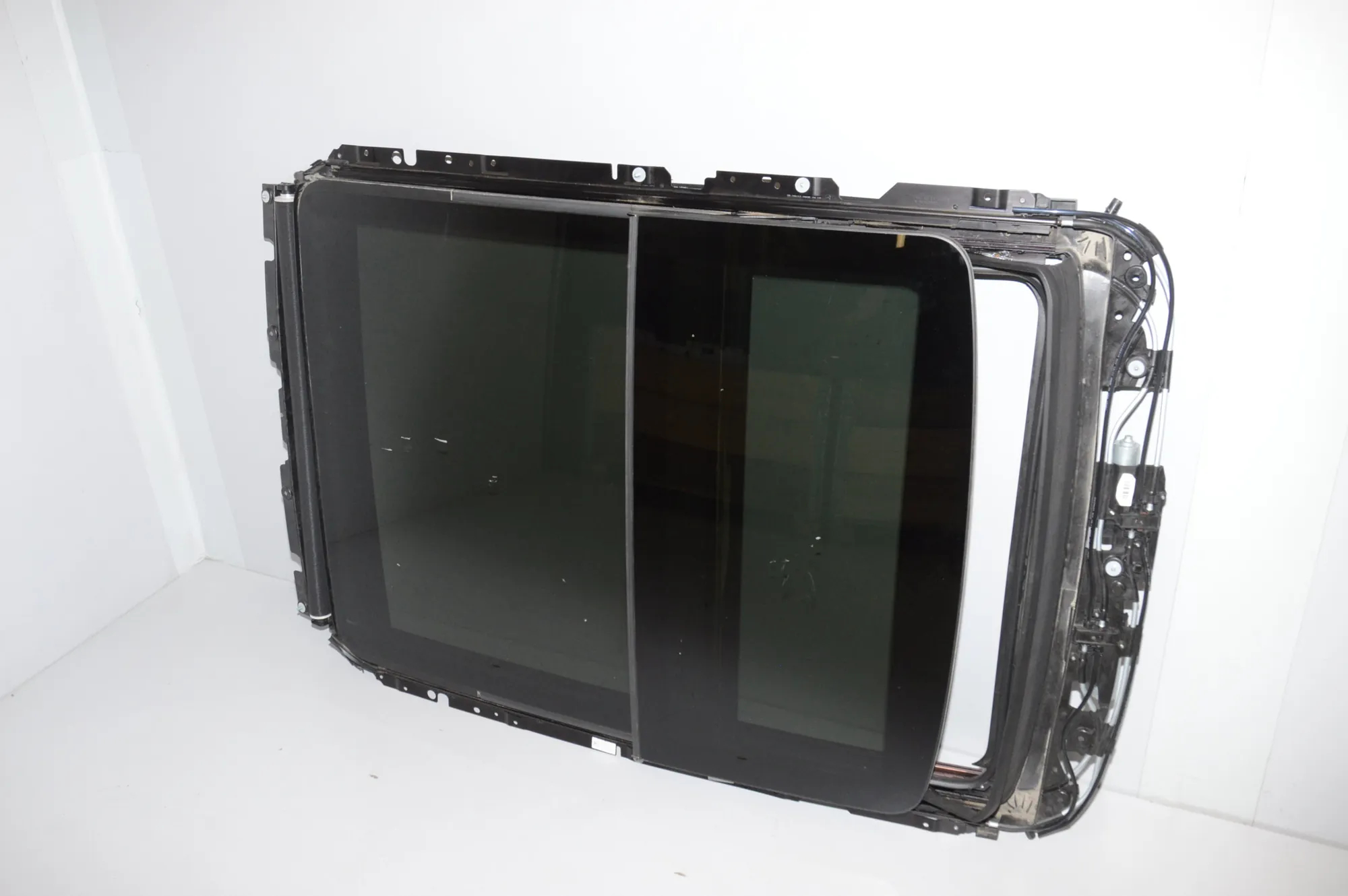 Sunroof – OEM 8068911 · BMW X3 (G01, F97) BMW X3 (G01, F97) xDrive 30d 2018 – 5