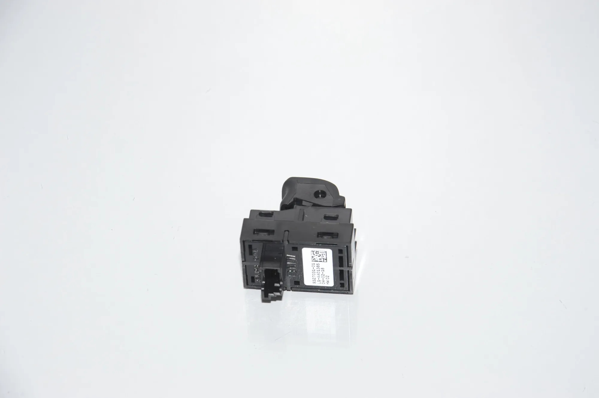 Front Left Door Window Switch – OEM 9327031 · BMW X3 (G01, F97) BMW X3 (G01, F97) xDrive 30d 2018 – 3