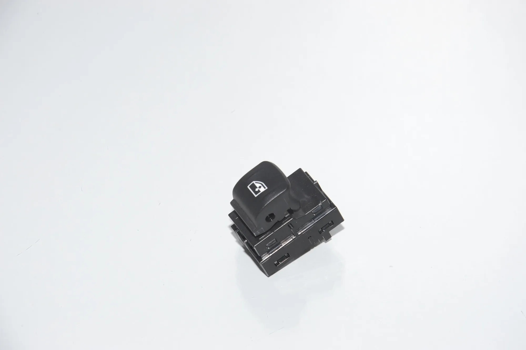 Front Left Door Window Switch – OEM 9327031 · BMW X3 (G01, F97) BMW X3 (G01, F97) xDrive 30d 2018 – 2