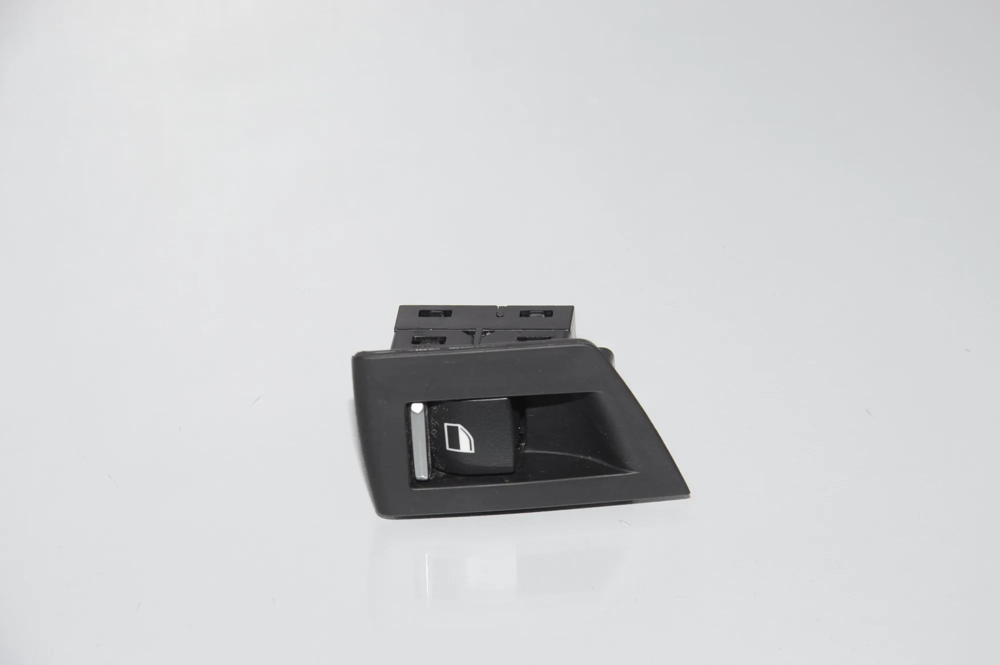 Rear Right Door Window Switch – OEM 61319241949 · BMW 5 (F10) 530 d 2014 – 2