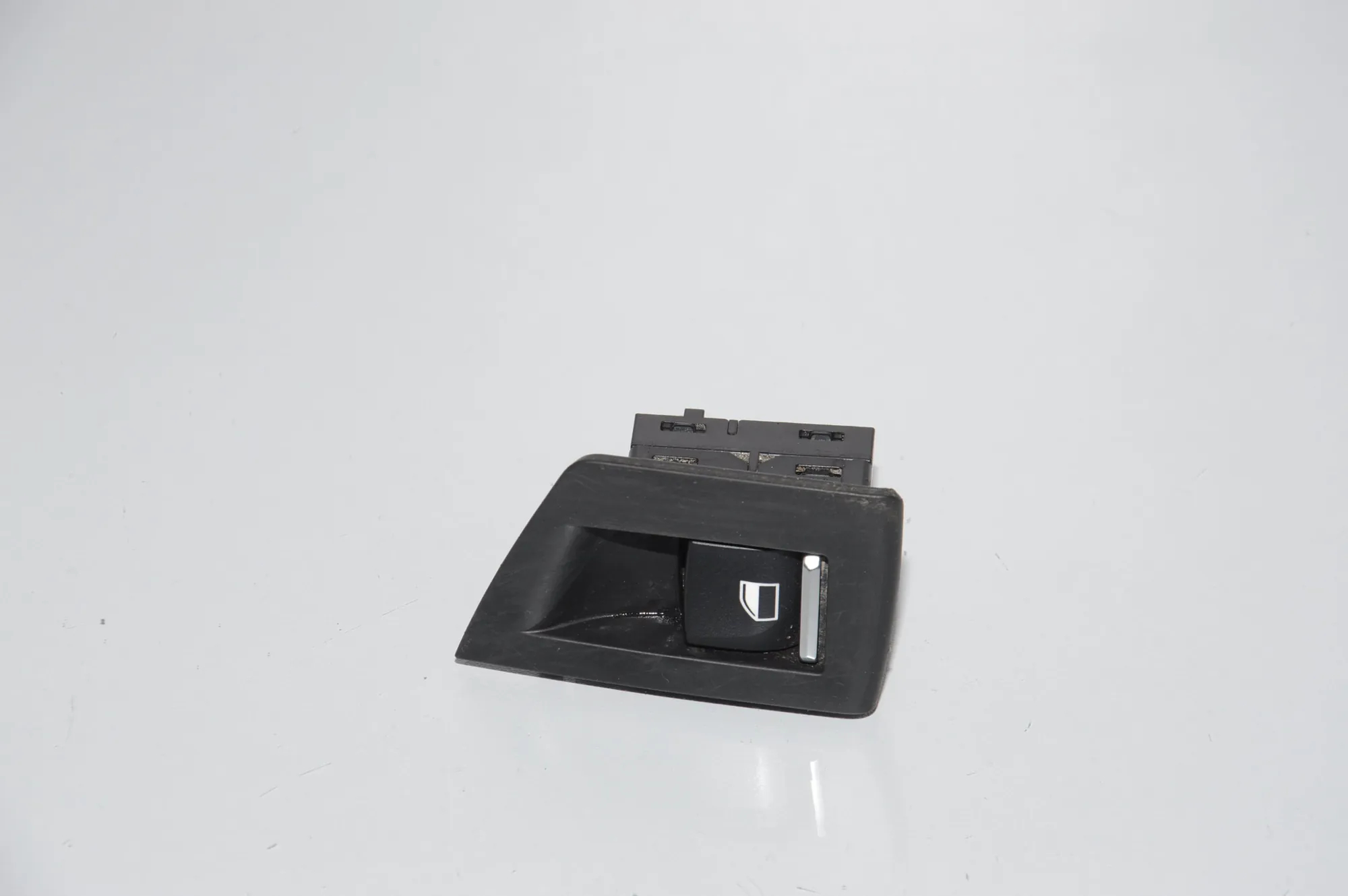 Rear Left Door Window Switch – OEM 9241949 · BMW 5 (F10) 530 d 2014