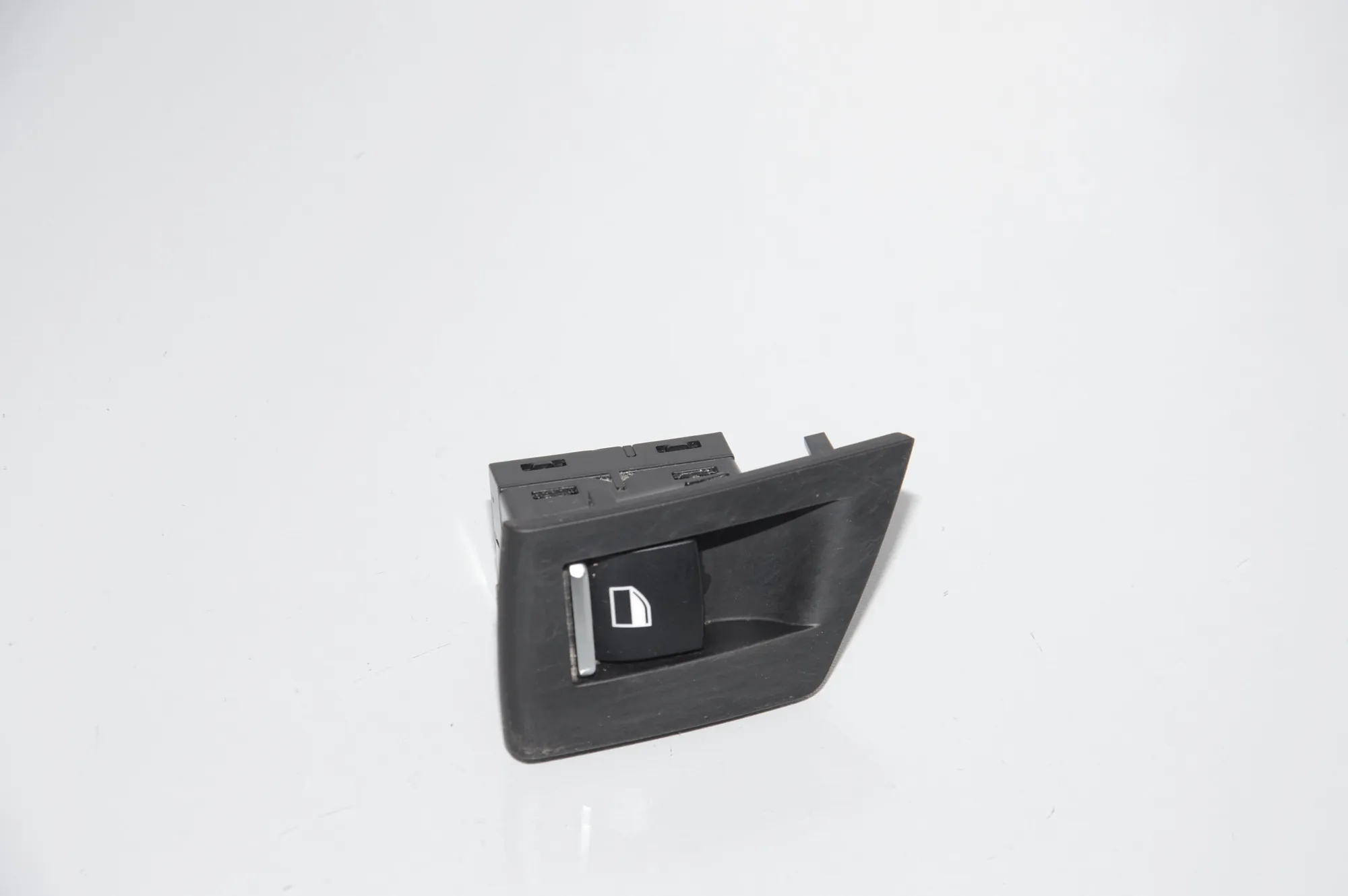 Rear Left Door Window Switch – OEM 9241949 · BMW 5 (F10) 530 d 2014 – 2