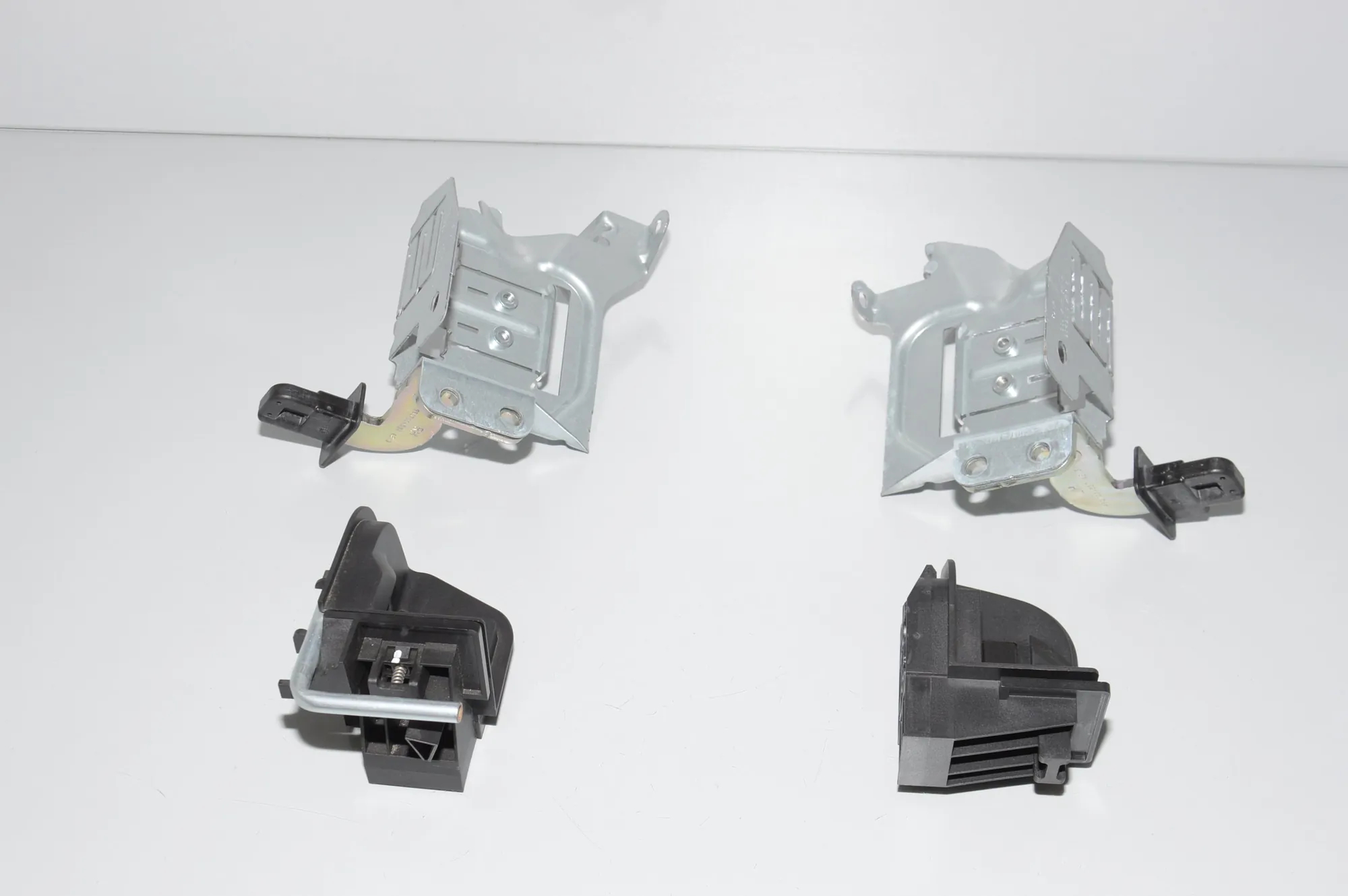 Bracket – OEM 8012456 · BMW 3 Touring (F31) 320 i 2013