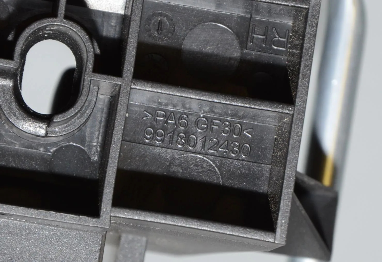Bracket – OEM 8012456 · BMW 3 Touring (F31) 320 i 2013 – 6