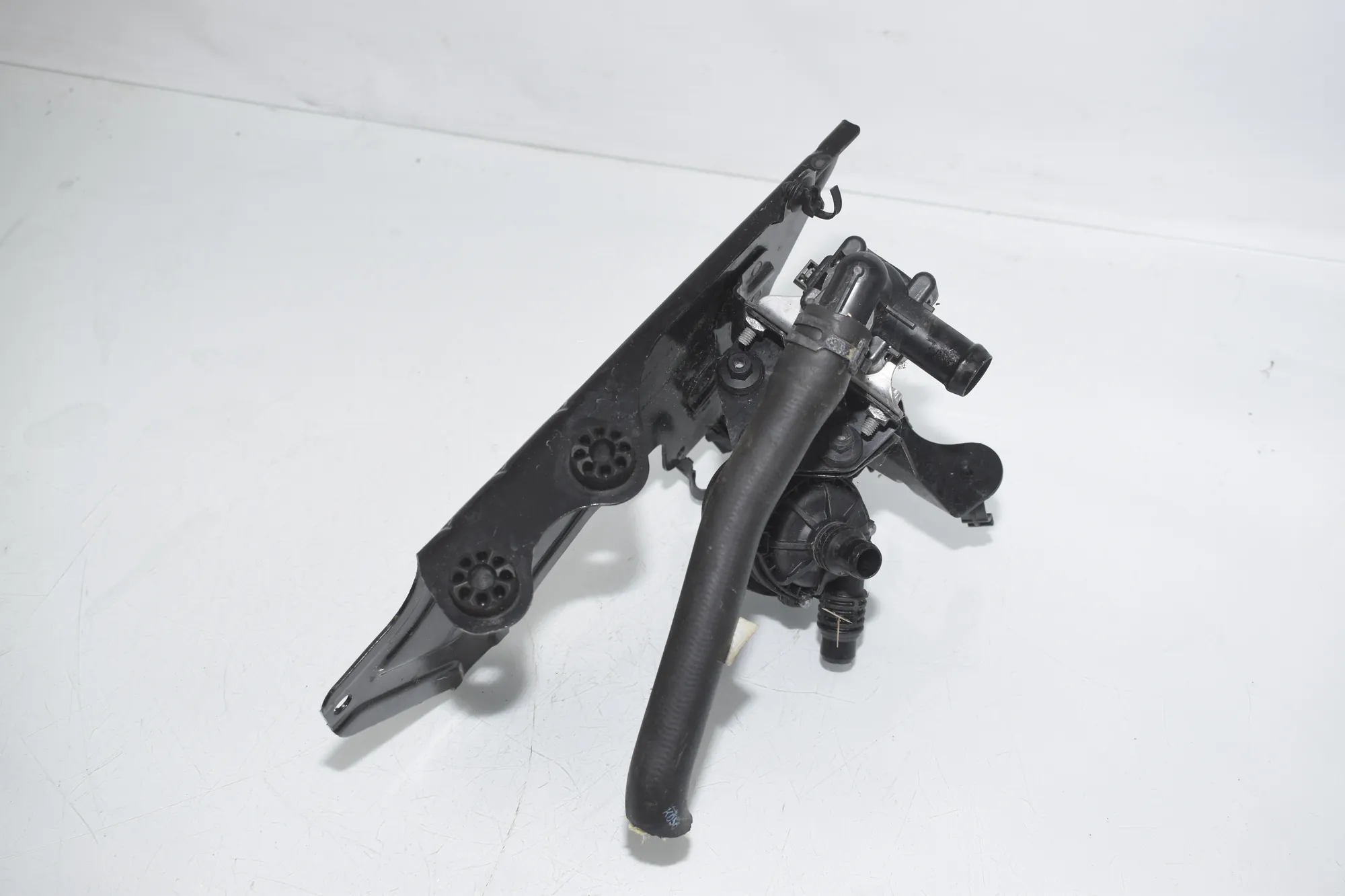 Auxiliary Water Pump – OEM 8840614 · BMW iX3 (G08) BMW iX3 (G08) Electric (286 HP) 2020 – 4