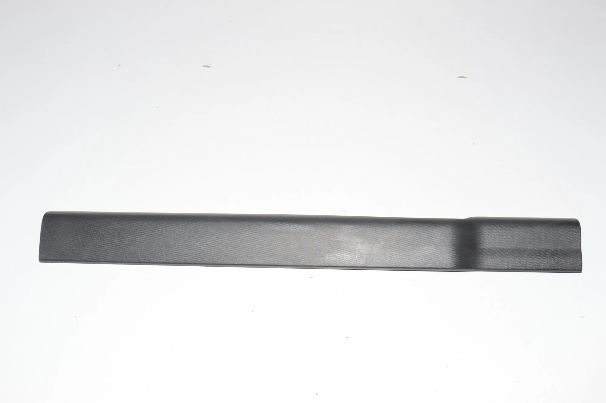 Front Right Interior Step Trim – OEM 7272380 · BMW i3 (I01) Electric 2019 – 2