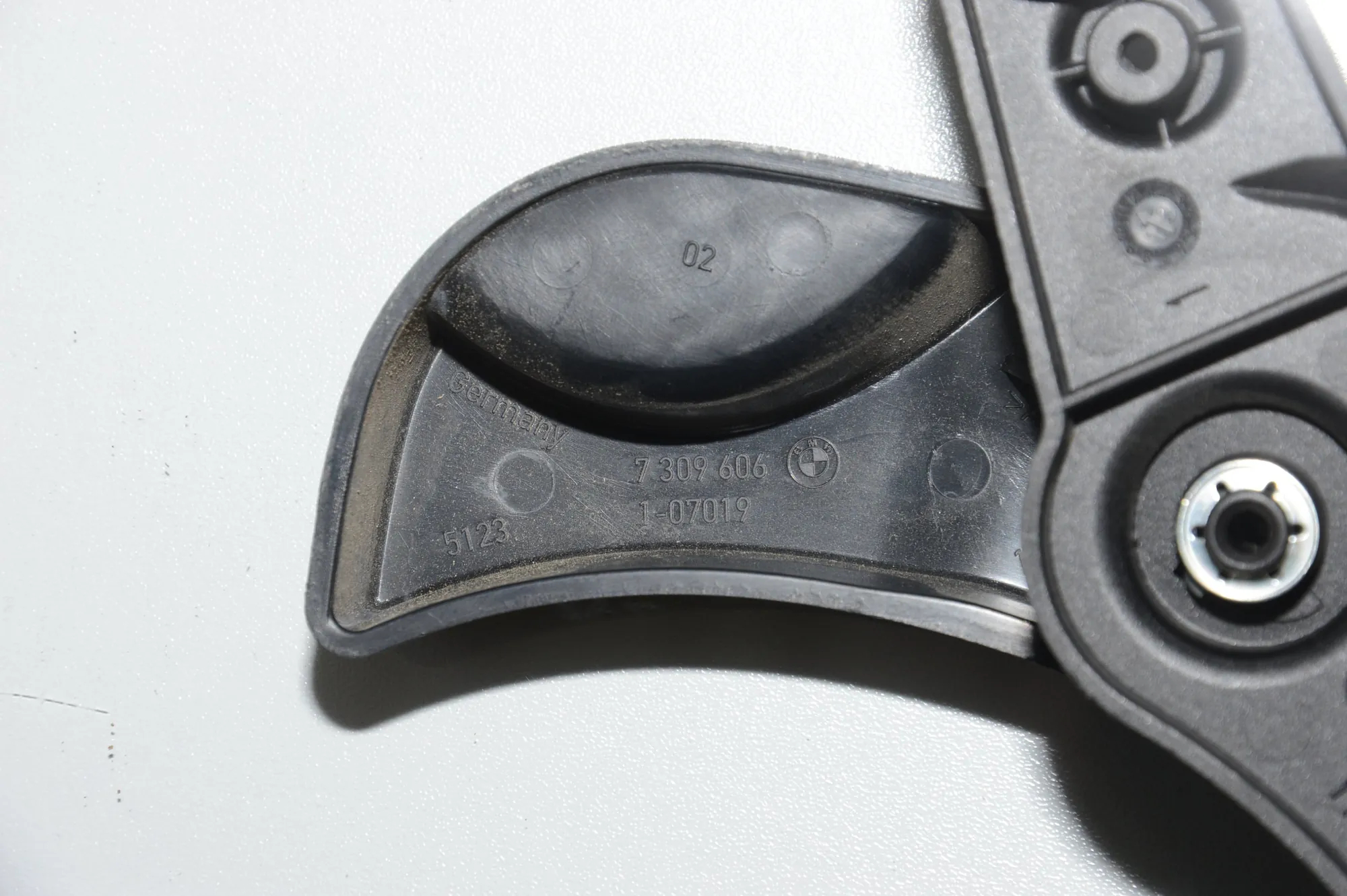 Bonnet Release Handle – OEM 7326365 · BMW 3 Touring (F31) 320 i 2013 – 6
