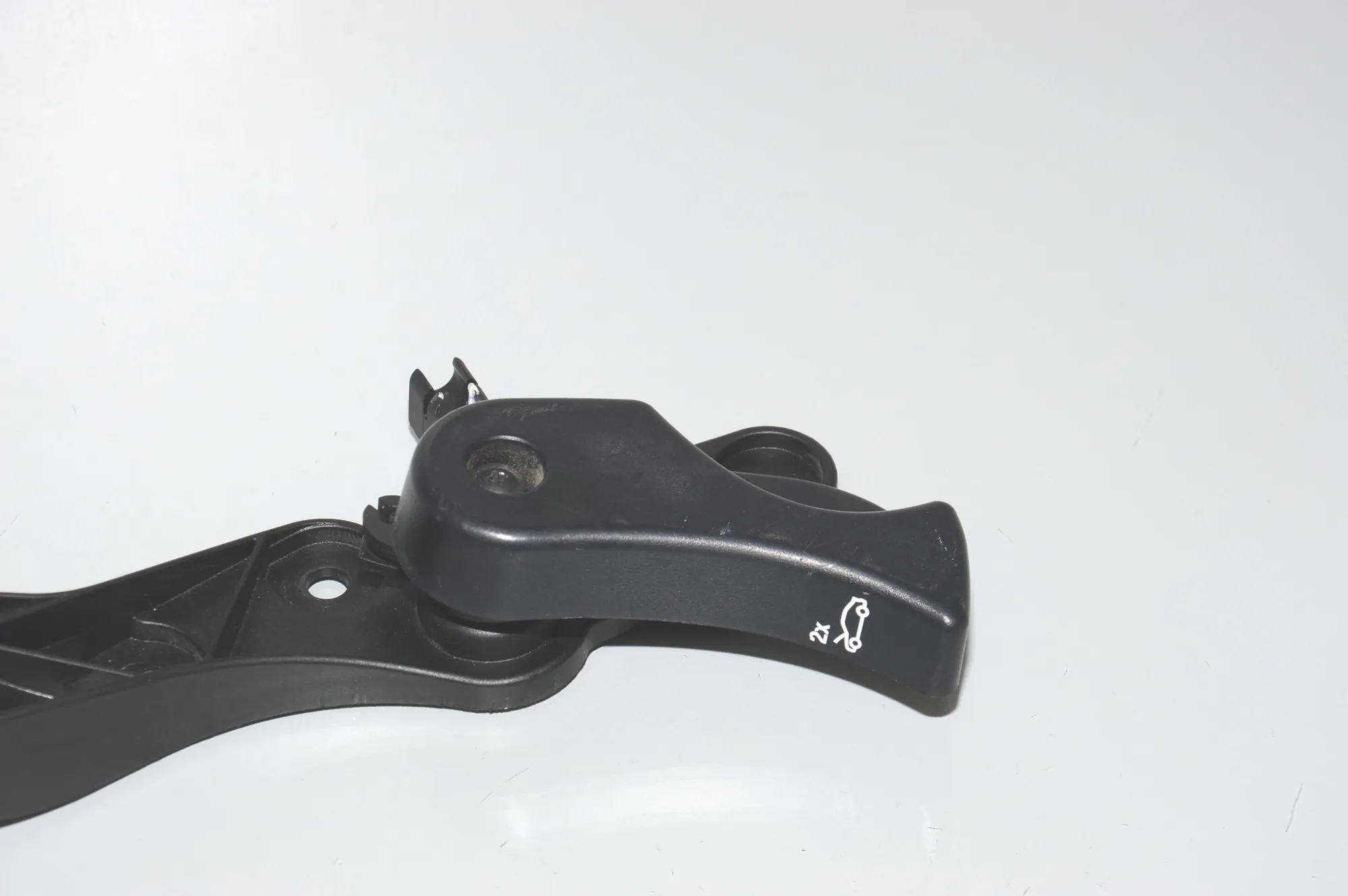 Bonnet Release Handle – OEM 7326365 · BMW 3 Touring (F31) 320 i 2013 – 2
