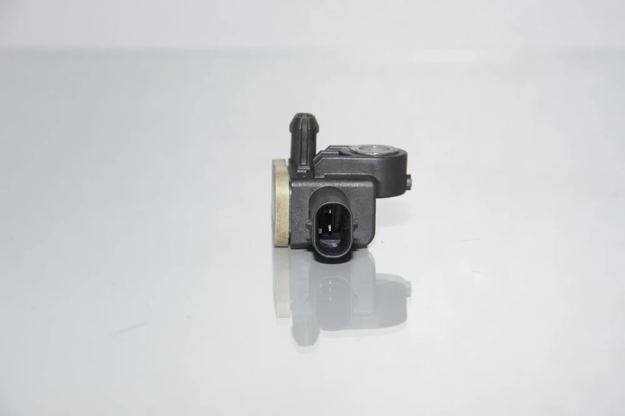 Front Right Impact Sensor – OEM 9234989 · BMW 3 Touring (F31) 320 d xDrive 2017 – 4