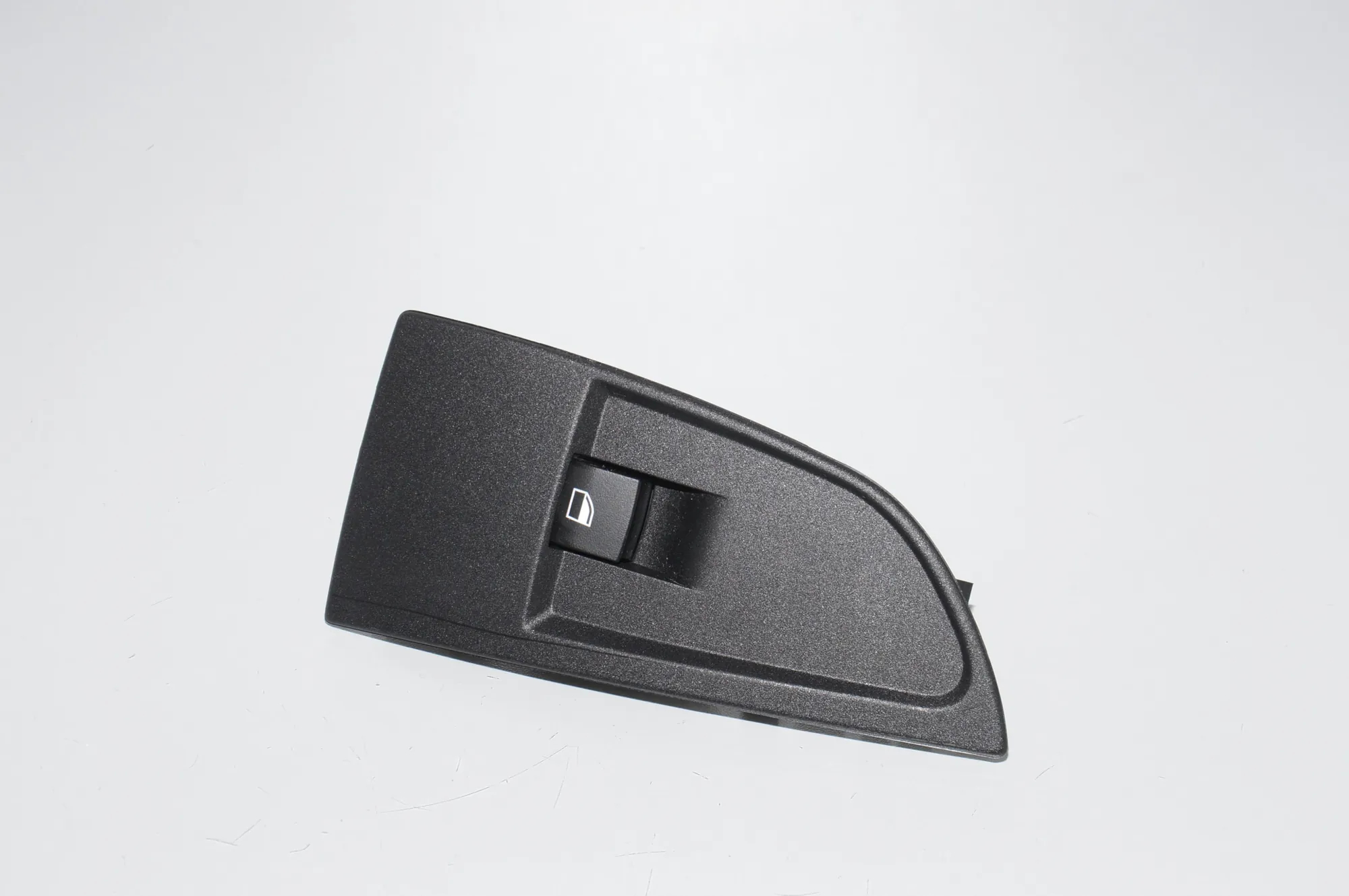 Front Right Door Window Switch – OEM 9208107 · BMW i3 (I01) Electric 2019