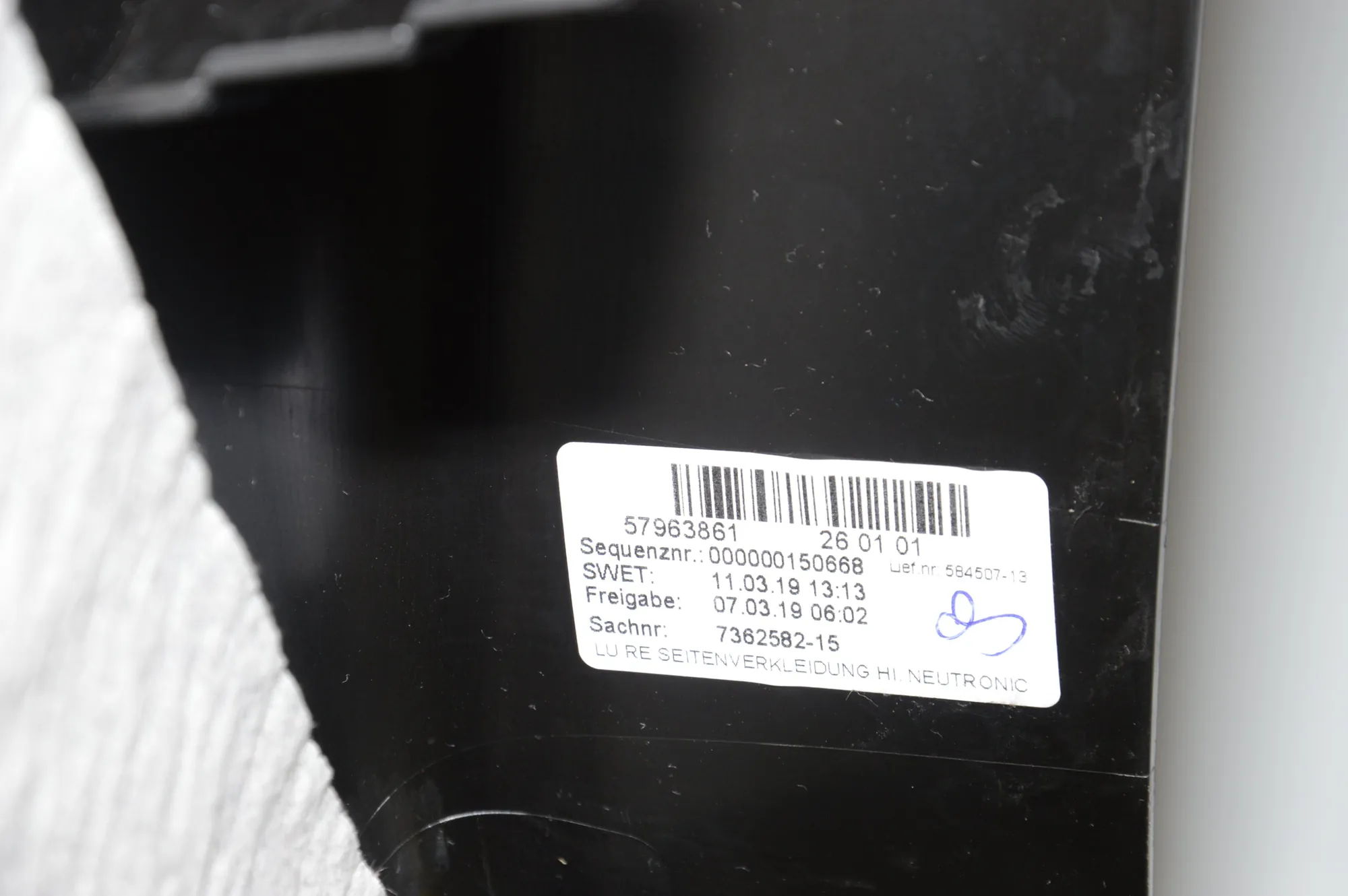 Right Side Pillar Trim – OEM 7366102 · BMW i3 (I01) Electric 2019 – 4