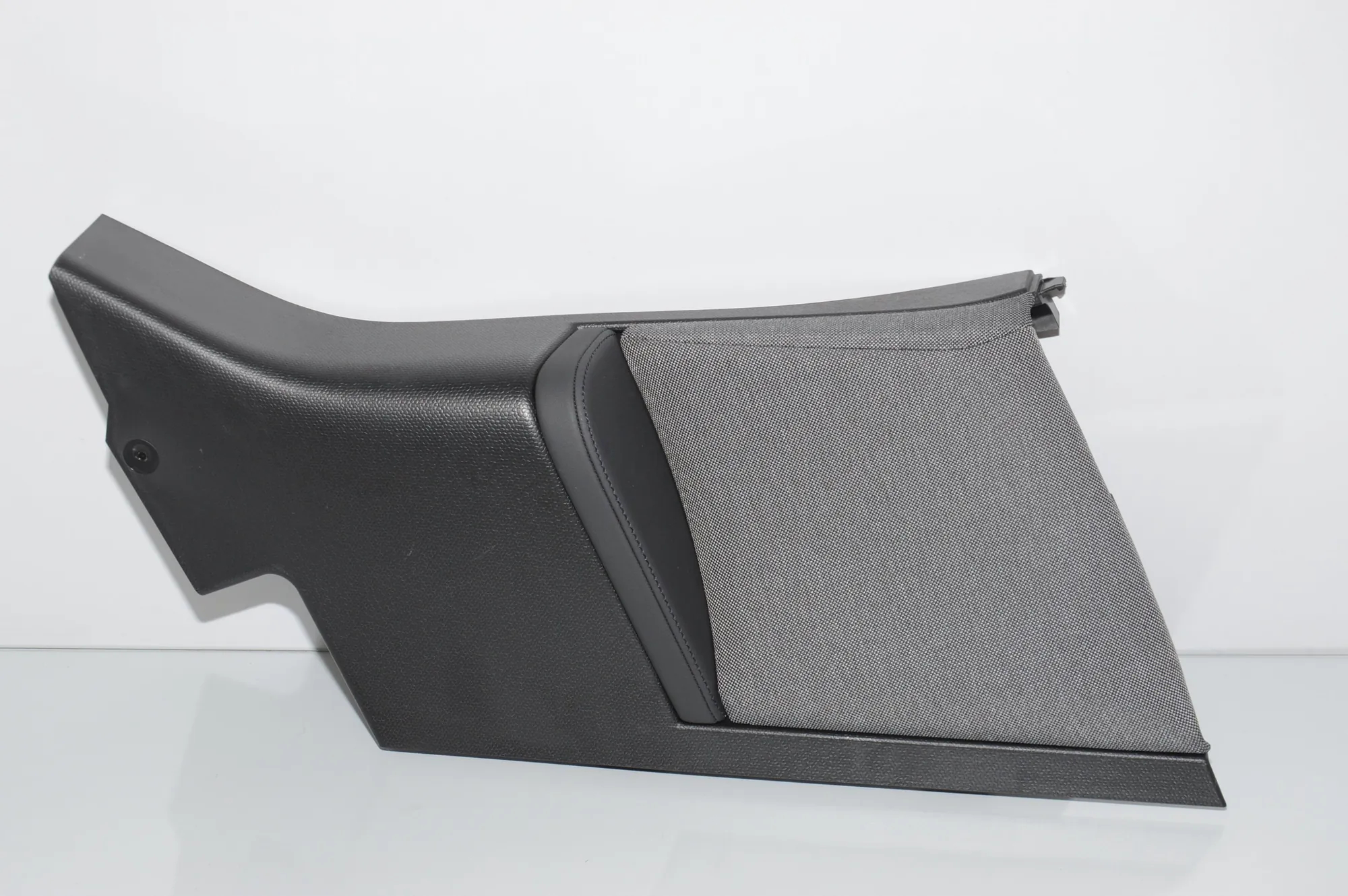 Right Side Pillar Trim – OEM 7366102 · BMW i3 (I01) Electric 2019