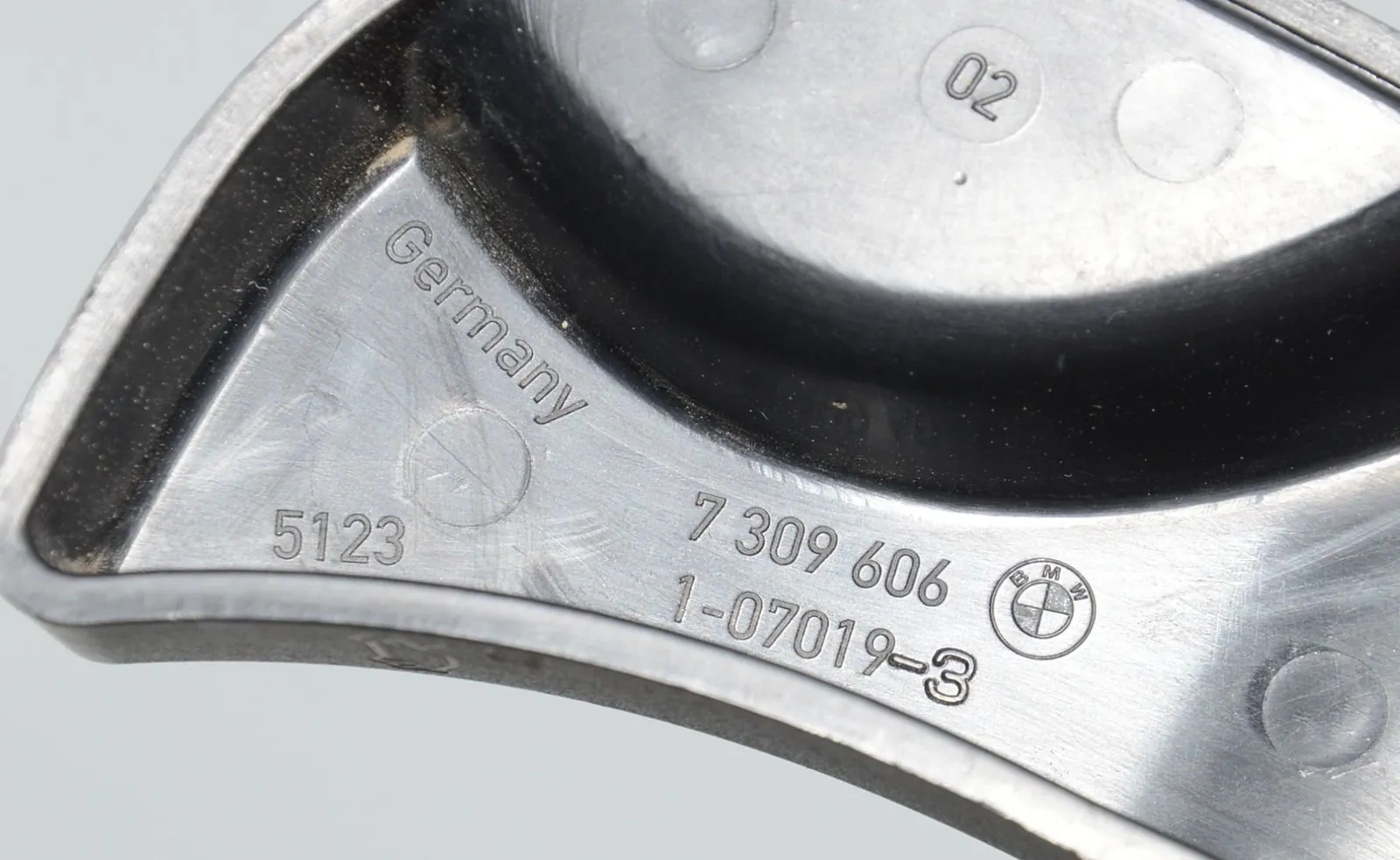 Bonnet Release Handle – OEM 51237309606 · BMW 3 (F30, F80) BMW 3 (F30, F80) 316 d 2011 – 5