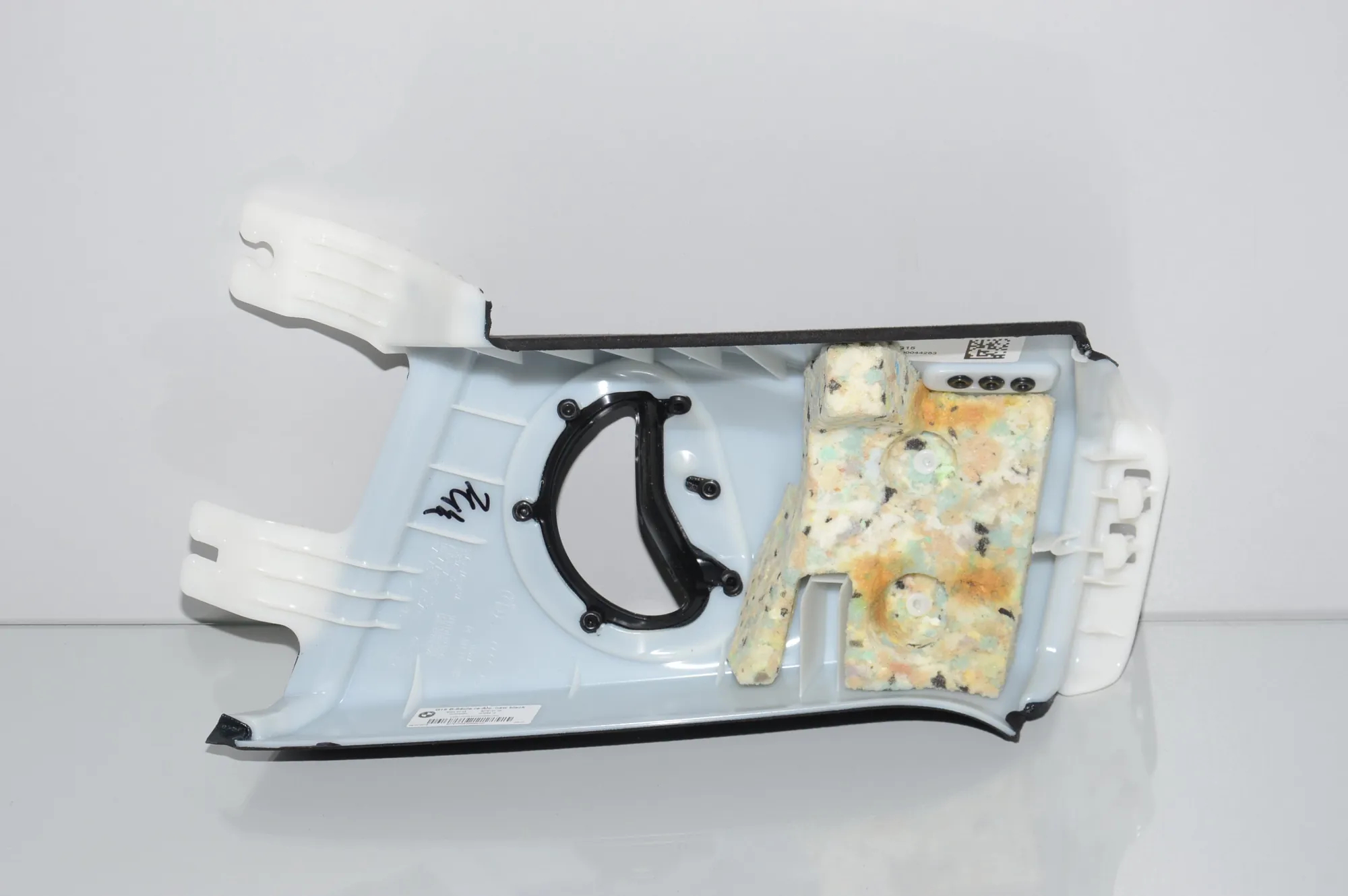 Right Side B Pillar Trim – OEM 51438076104 · BMW 8 Coupe (G15, F92) BMW 8 Coupe (G15, F92) 840 d xDrive 2018 – 5