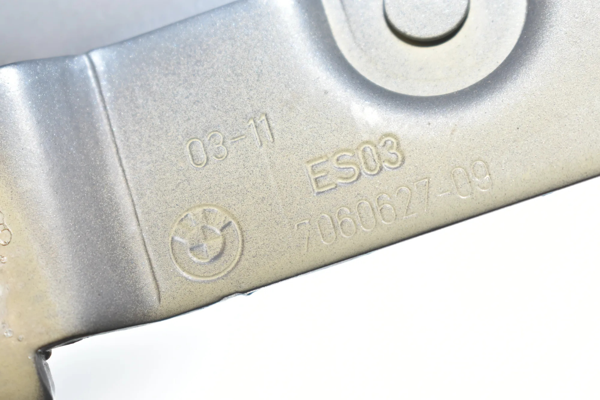 Left Side Bootlid Hinge – OEM 7060627 · BMW 3 (E90) 325 d 2011 – 4