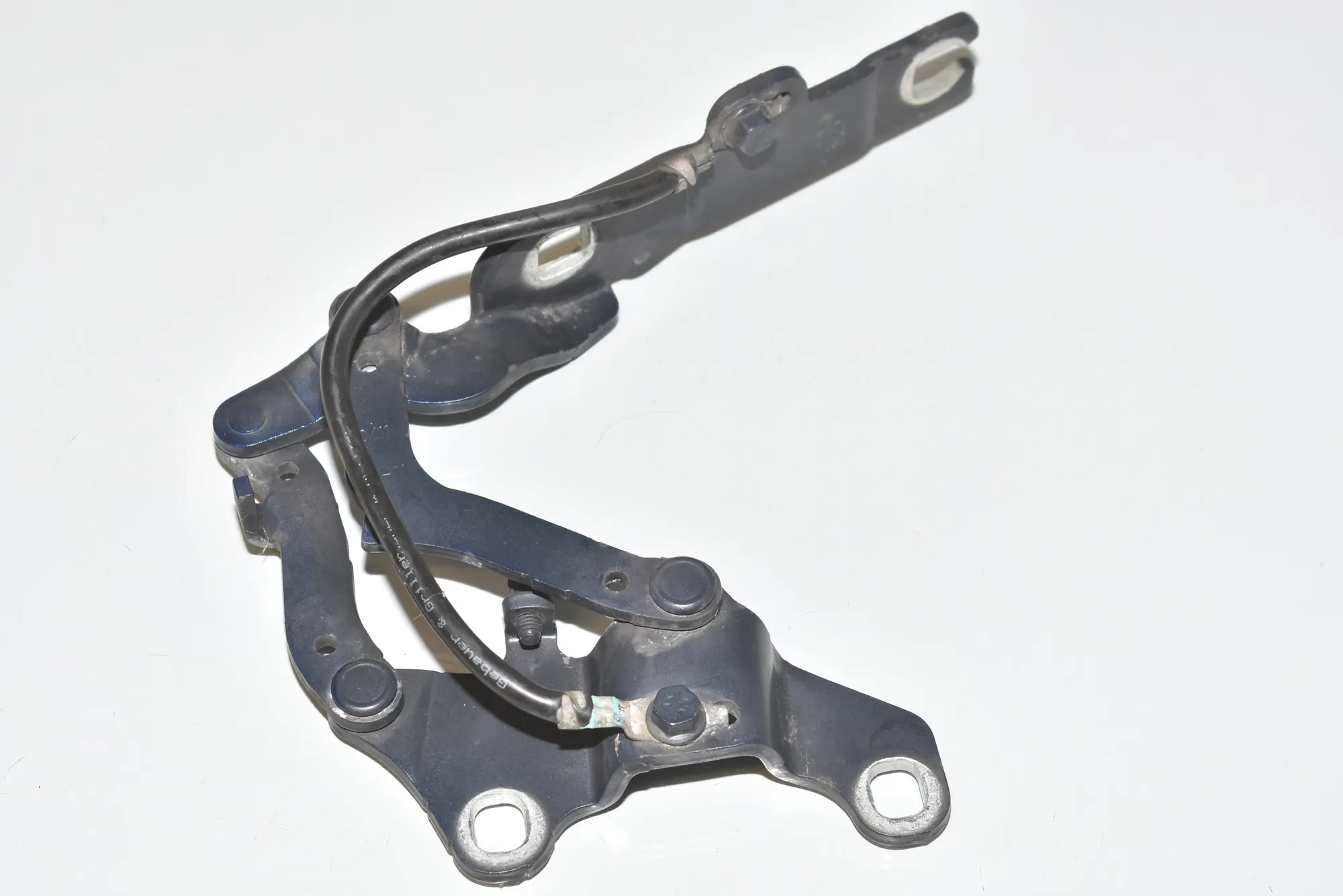 Front Left Bonnet Hinge – OEM 7115263 · BMW 3 (E90) 325 d 2011 – 2
