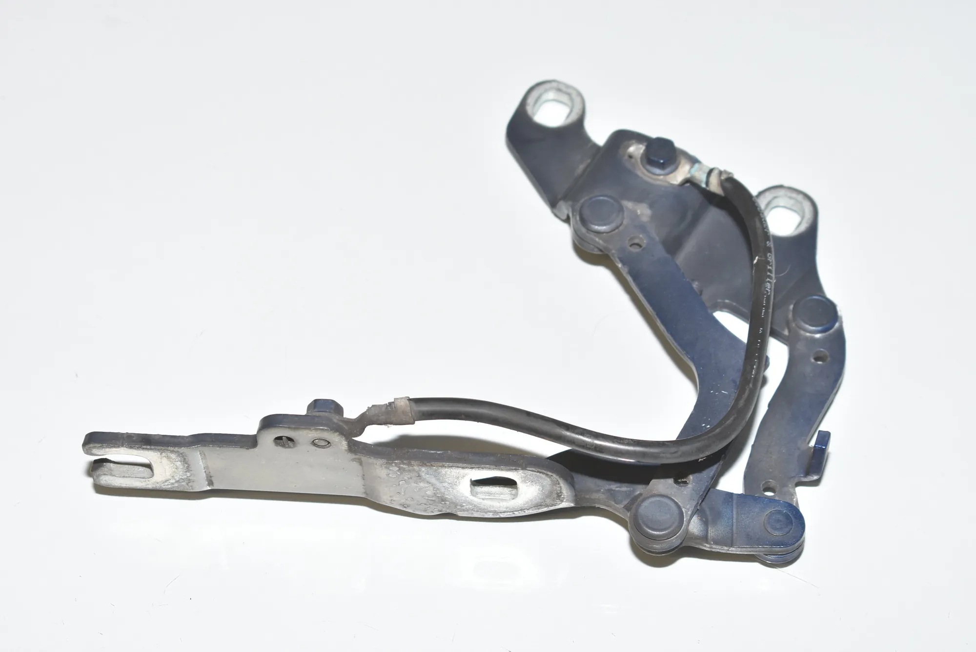 Front Left Bonnet Hinge – OEM 7115263 · BMW 3 (E90) 325 d 2011